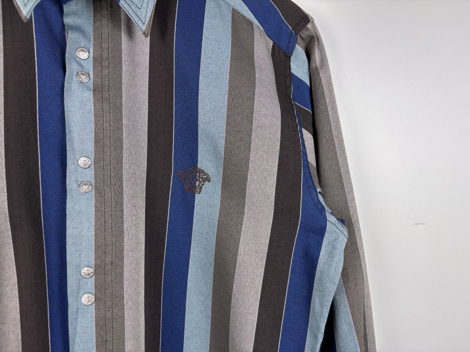 Versace Jeans Couture Versace Jeans Couture Pearl Snap Striped Shirt M fits like S Size US M / EU 48-50 / 2 - 4 Thumbnail