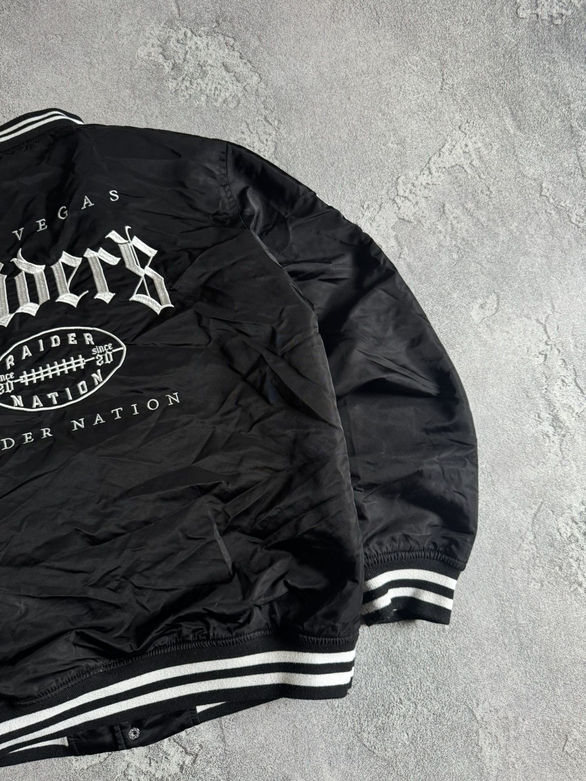 NFL Raiders NFL Las Vegas raider nation bomber jacket button up Size US L / EU 52-54 / 3 - 21 Thumbnail