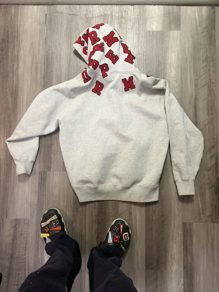 Supreme Supreme Scattered Appliqué Hooded Sweatshirt Size US M / EU 48-50 / 2 - 1 Thumbnail