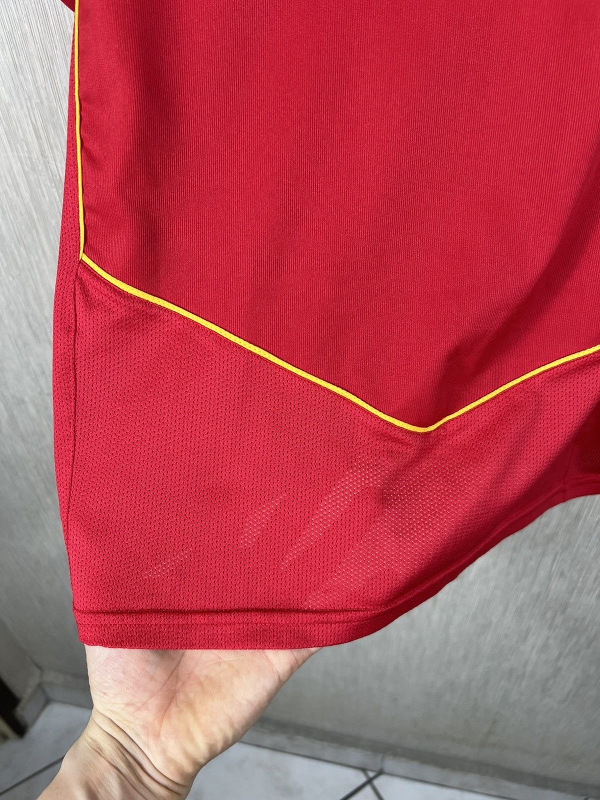 Nike Vintage Nike Arsenal total 90 O2 jersey central logo t-shirt Size US L / EU 52-54 / 3 - 9 Thumbnail