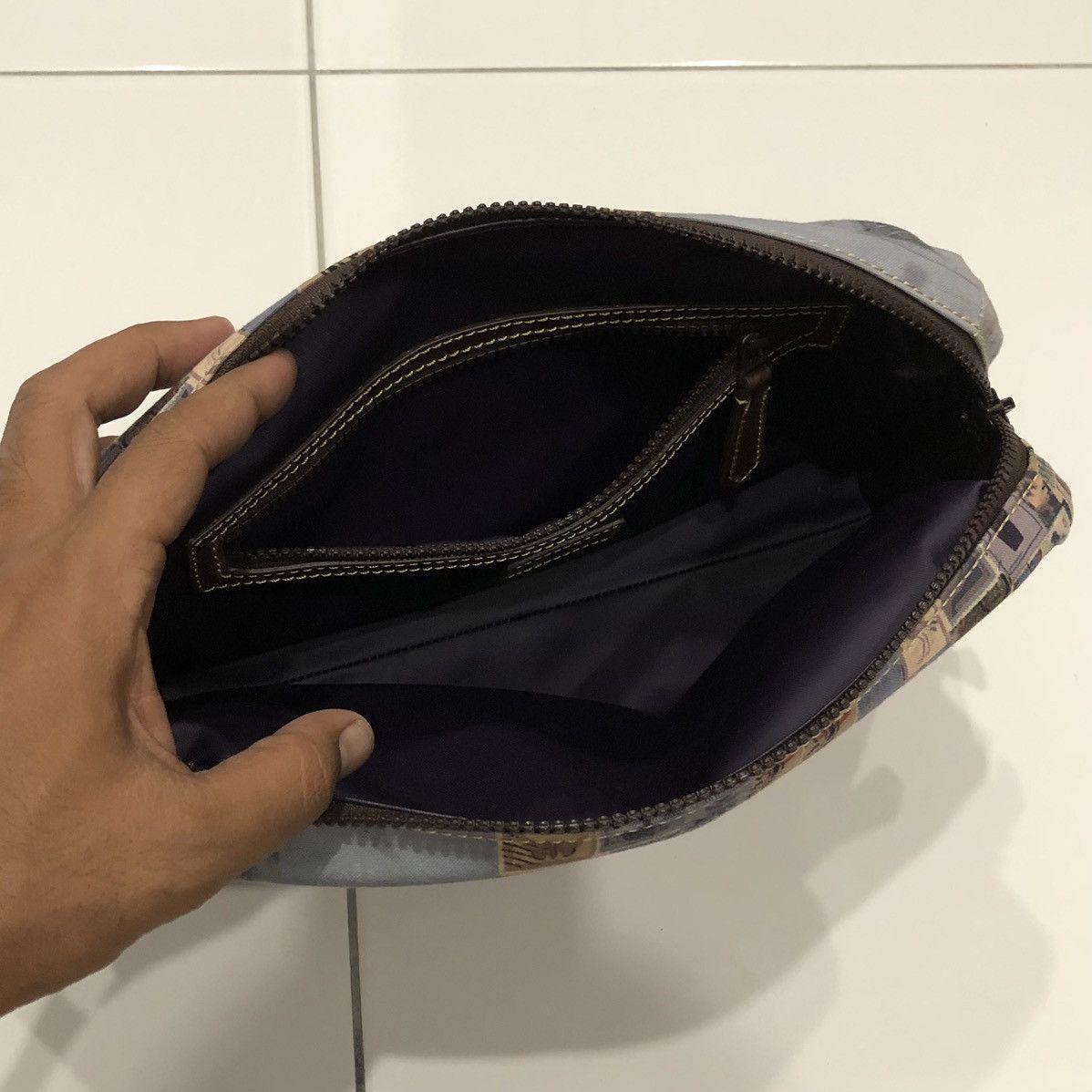 Paul Smith Paul Smith Stamp Logo Leather Hand Strap Pouch Bag Size ONE SIZE - 12 Thumbnail