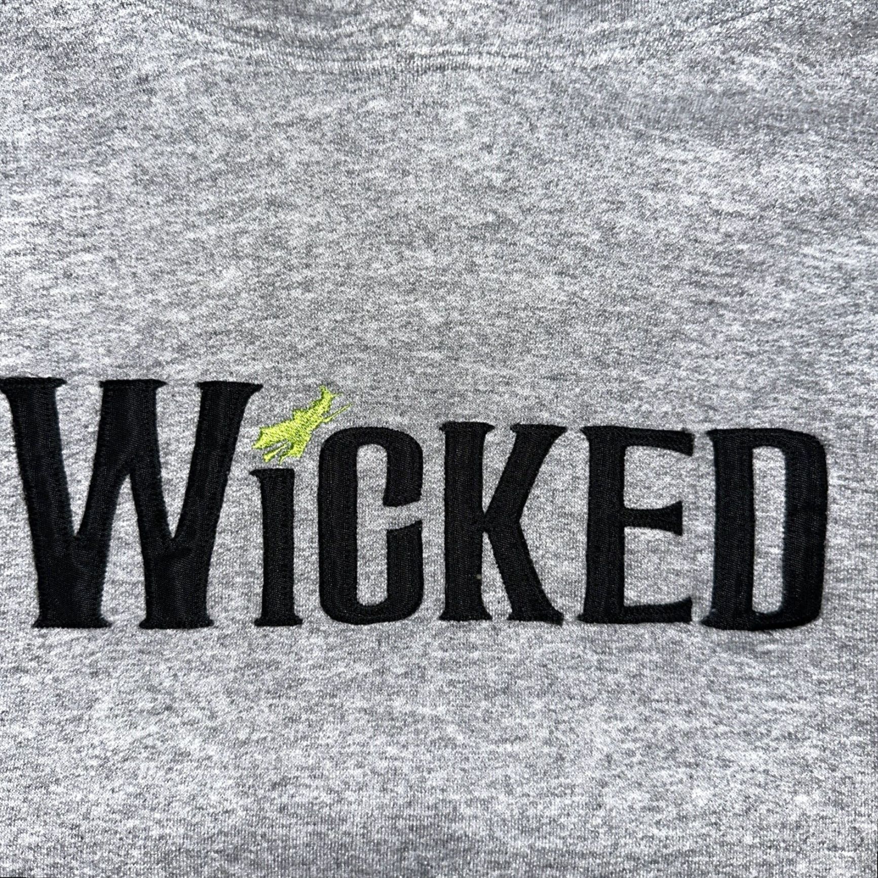 Gildan VINTAGE Wicked Hoodie Gildan Small 00s Wizard Of Oz Musical Promo Sweatshirt Dorothy Embroidered Hooded Pockets Gray Unisex Adults XS S? Size US S / EU 44-46 / 1 - 3 Thumbnail