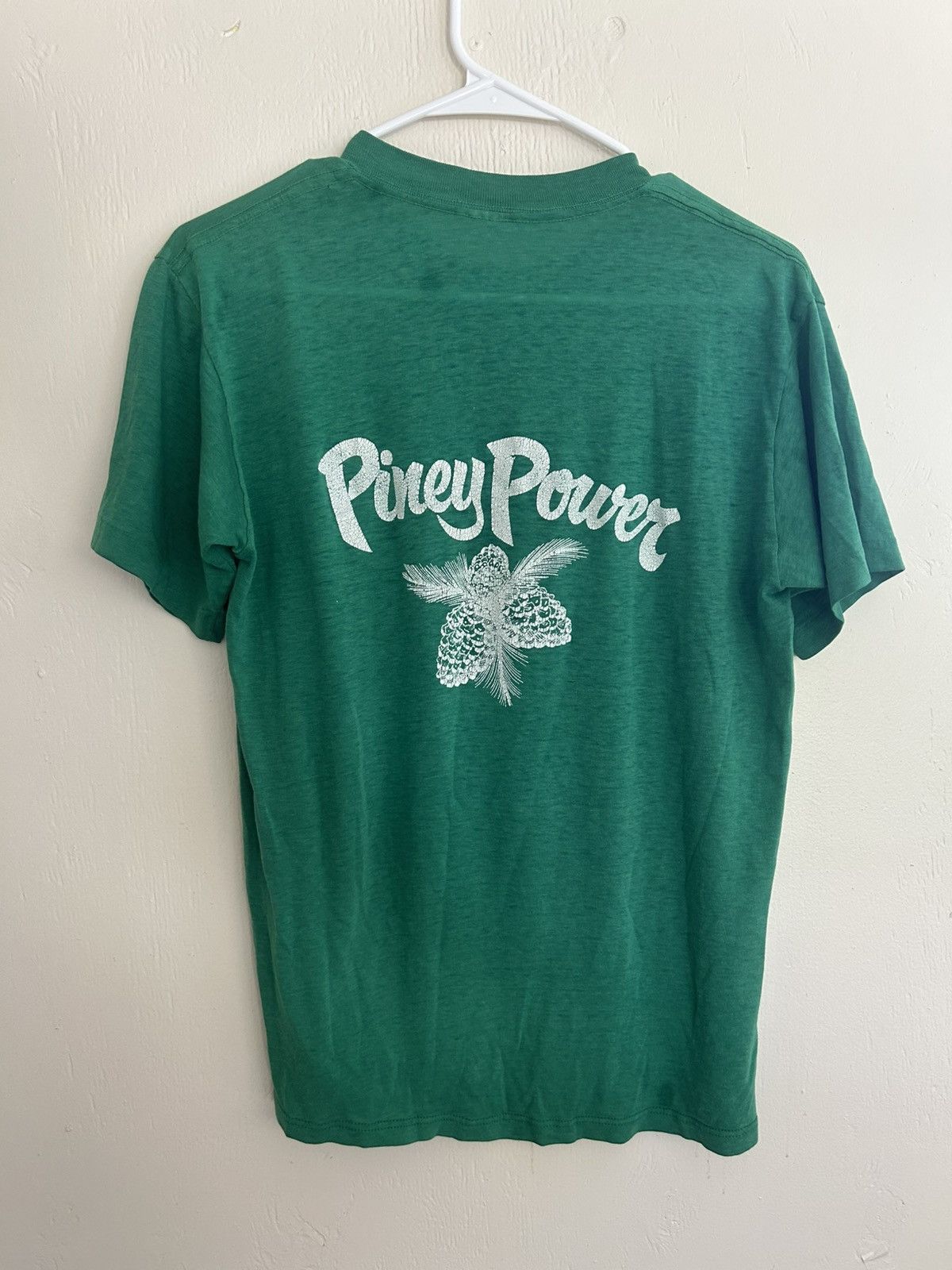 Vintage Vintage 80s Green Bank Inn Green Graphic T-shirt Size US M / EU 48-50 / 2 - 7 Thumbnail