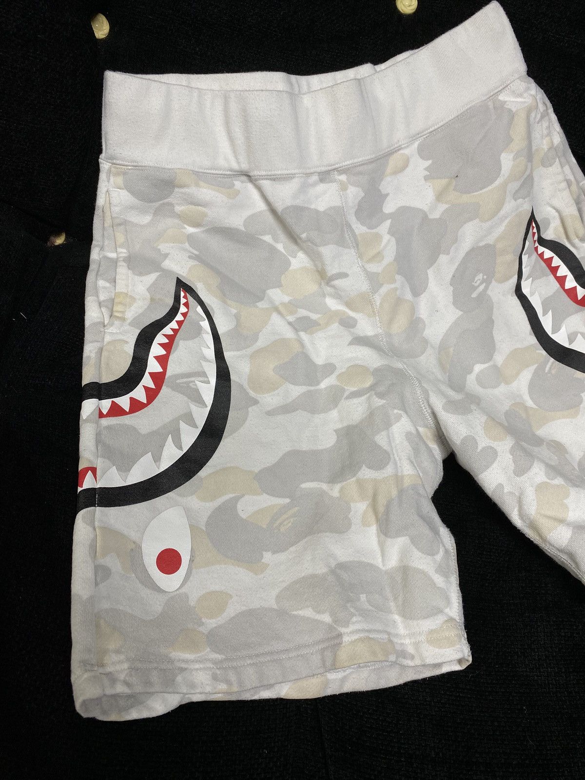 Bape A Bathing Ape White Camo Bape Glow Camo Sweat Shorts Medium Size US 29 - 13 Thumbnail