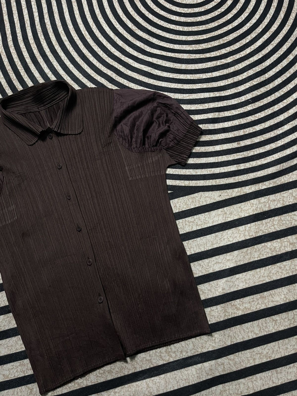 Pleats Please Issey Miyake 1990s PLEATS PLEASE ISSEY MIYAKE PLEATED BUTTON UP SHIRT Size M / US 6-8 / IT 42-44 - 4 Thumbnail