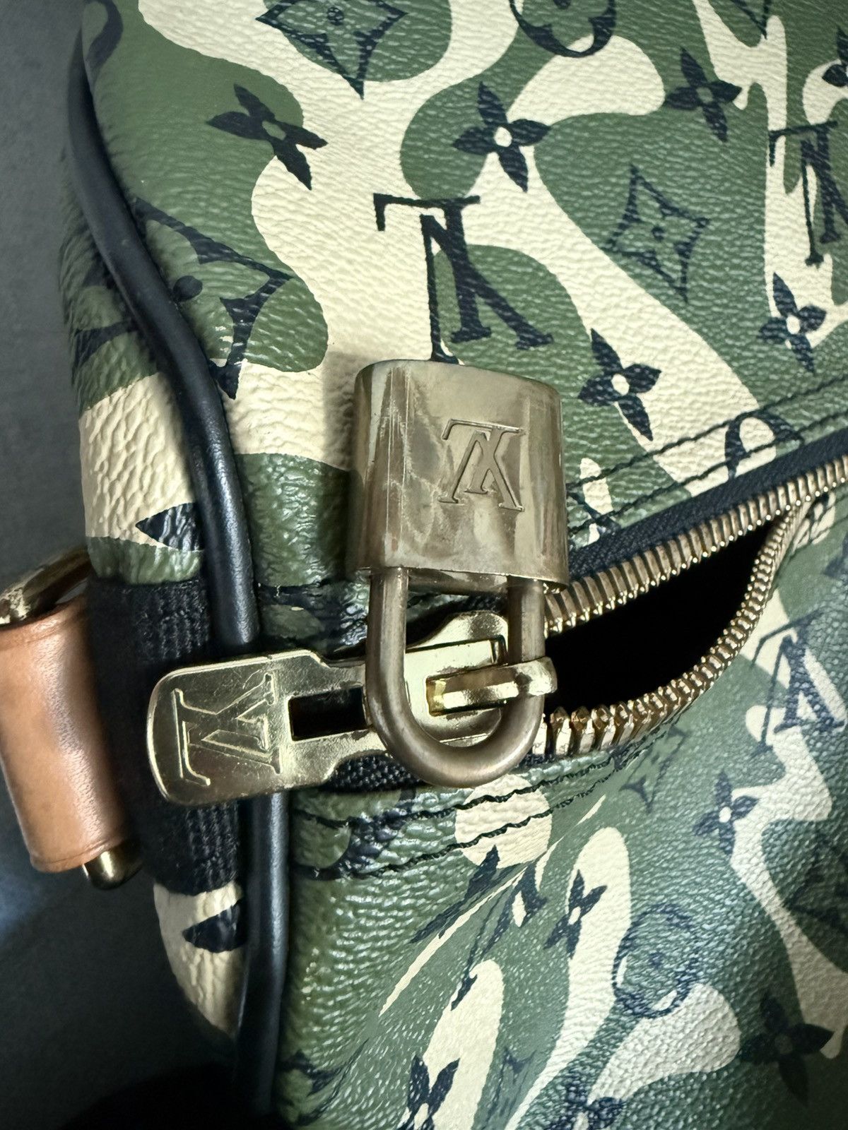Louis Vuitton × Takashi Murakami Louis Vuitton x Murakami Monogramouflage Duffle Keepall 55 Size ONE SIZE - 25 Thumbnail