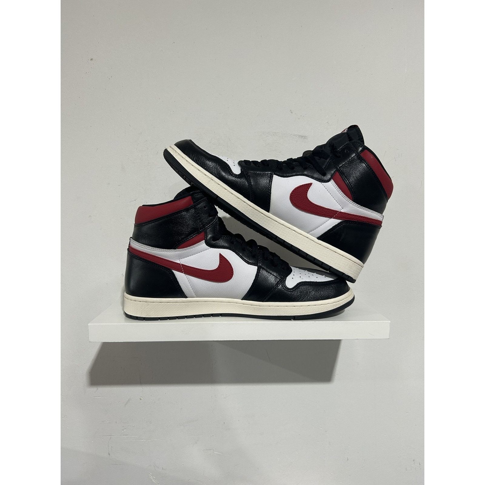 Jordan Brand JORDAN 1 RETRO WHITE GYM RED SIZE 14 PREOWNED Size US 14 / EU 47 - 3 Thumbnail