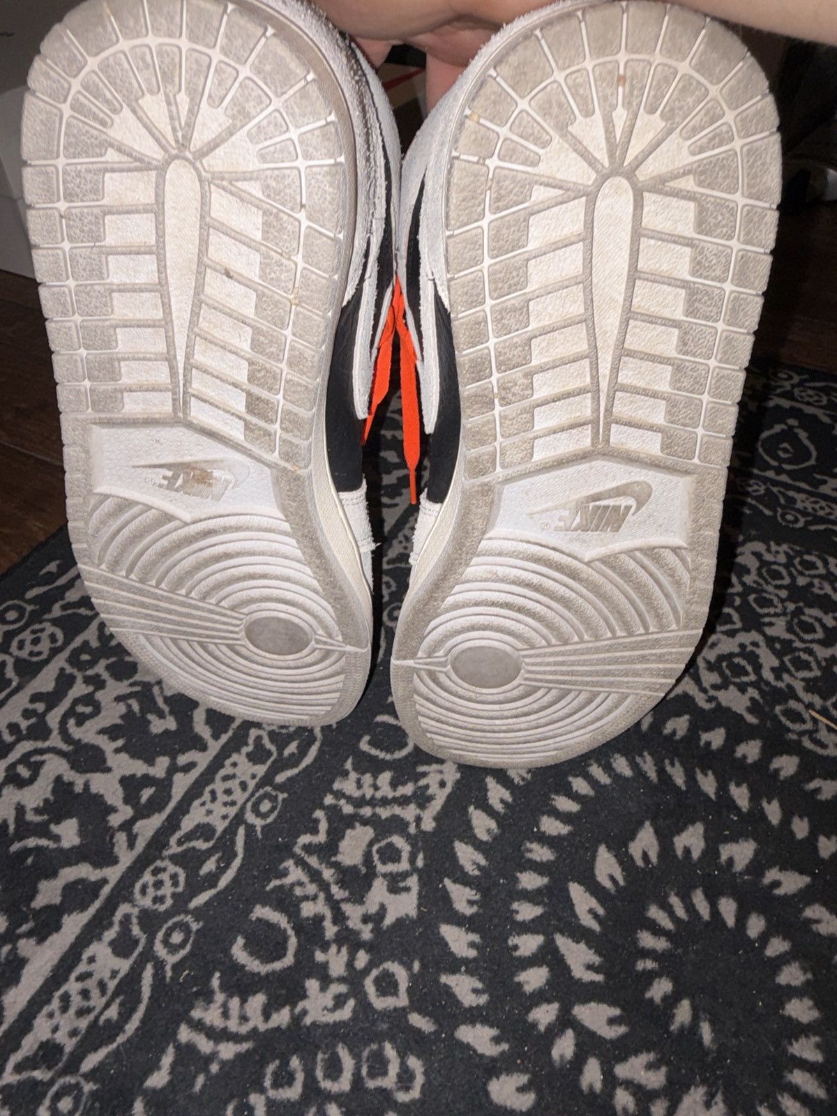 Jordan Brand 2019 Nike Air Jordan 1 Retro High OG Neutral Sneakers Grey Size US 11.5 / EU 44-45 - 7 Thumbnail