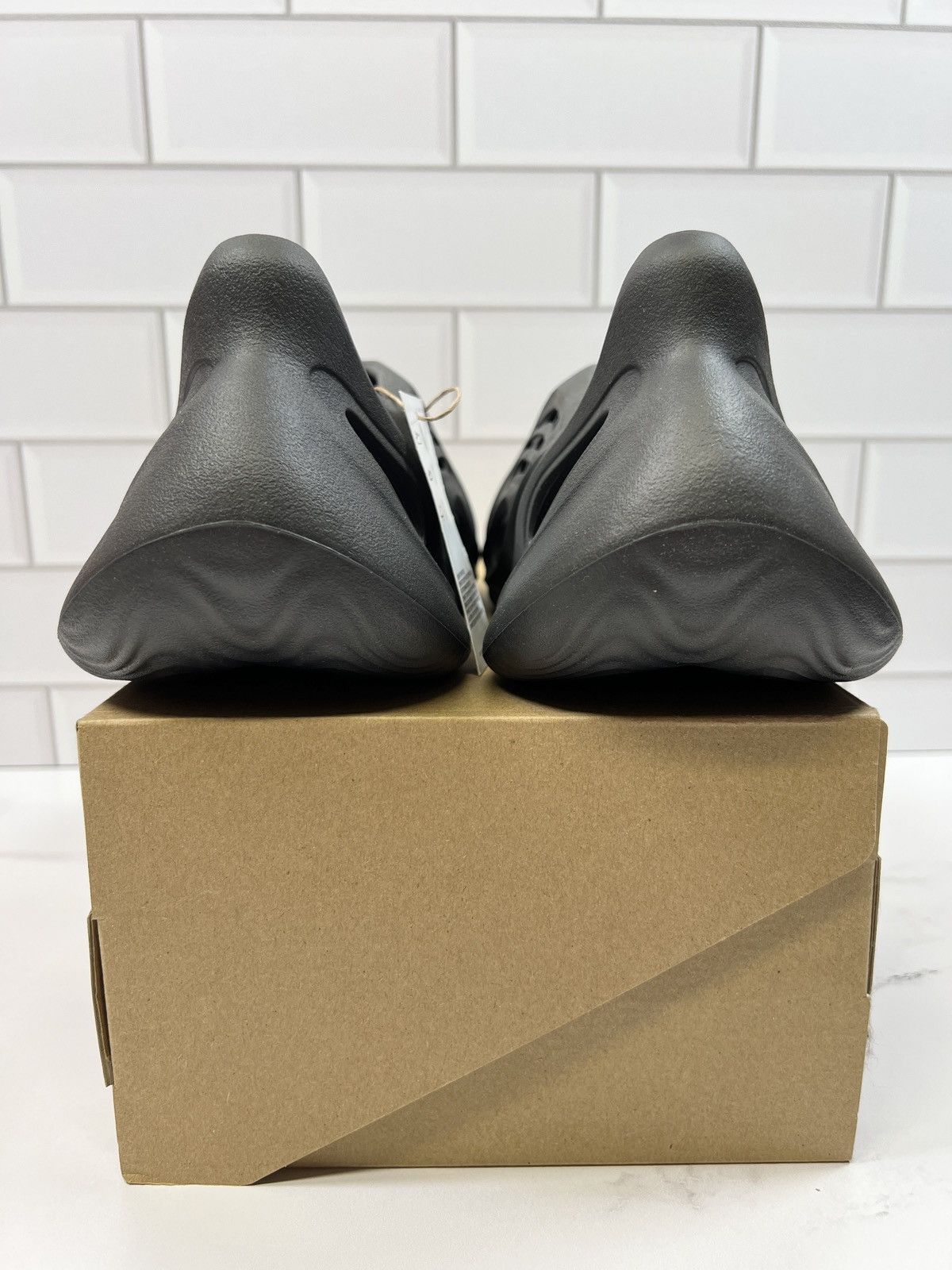 Adidas Adidas Yeezy Foam Runner Runners Slippers Black Size US 7.5 / IT 37.5 - 3 Thumbnail