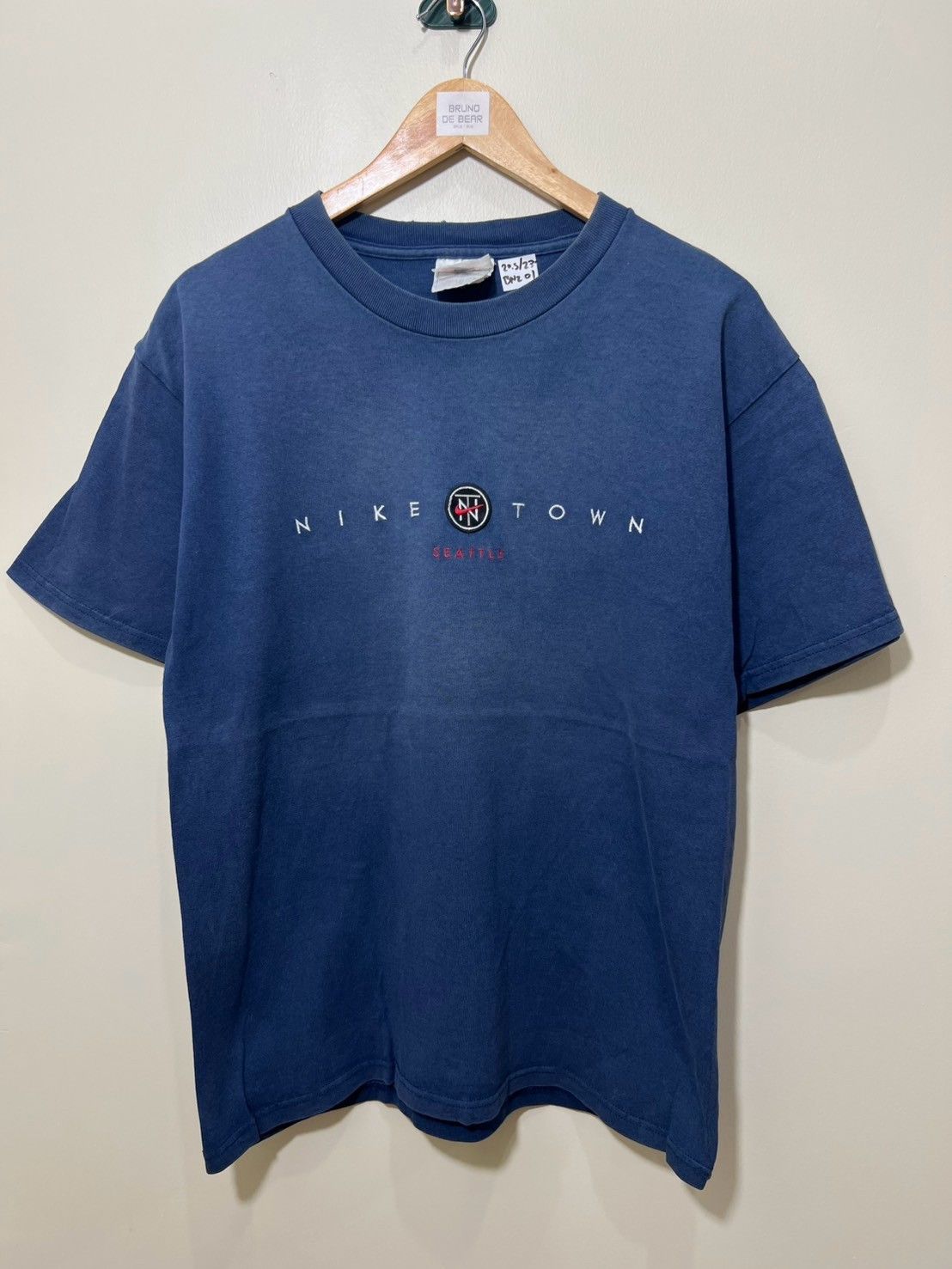 Nike × Vintage Vintage 90's Nike Town Seattle shirt bnz01 Size US M / EU 48-50 / 2 - 3 Thumbnail