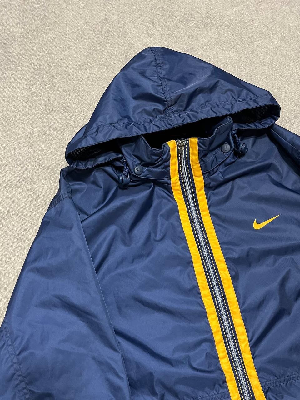 Nike Vintage Nike Windbreaker Track Jacket Big Logo Men Size US M / EU 48-50 / 2 - 5 Thumbnail