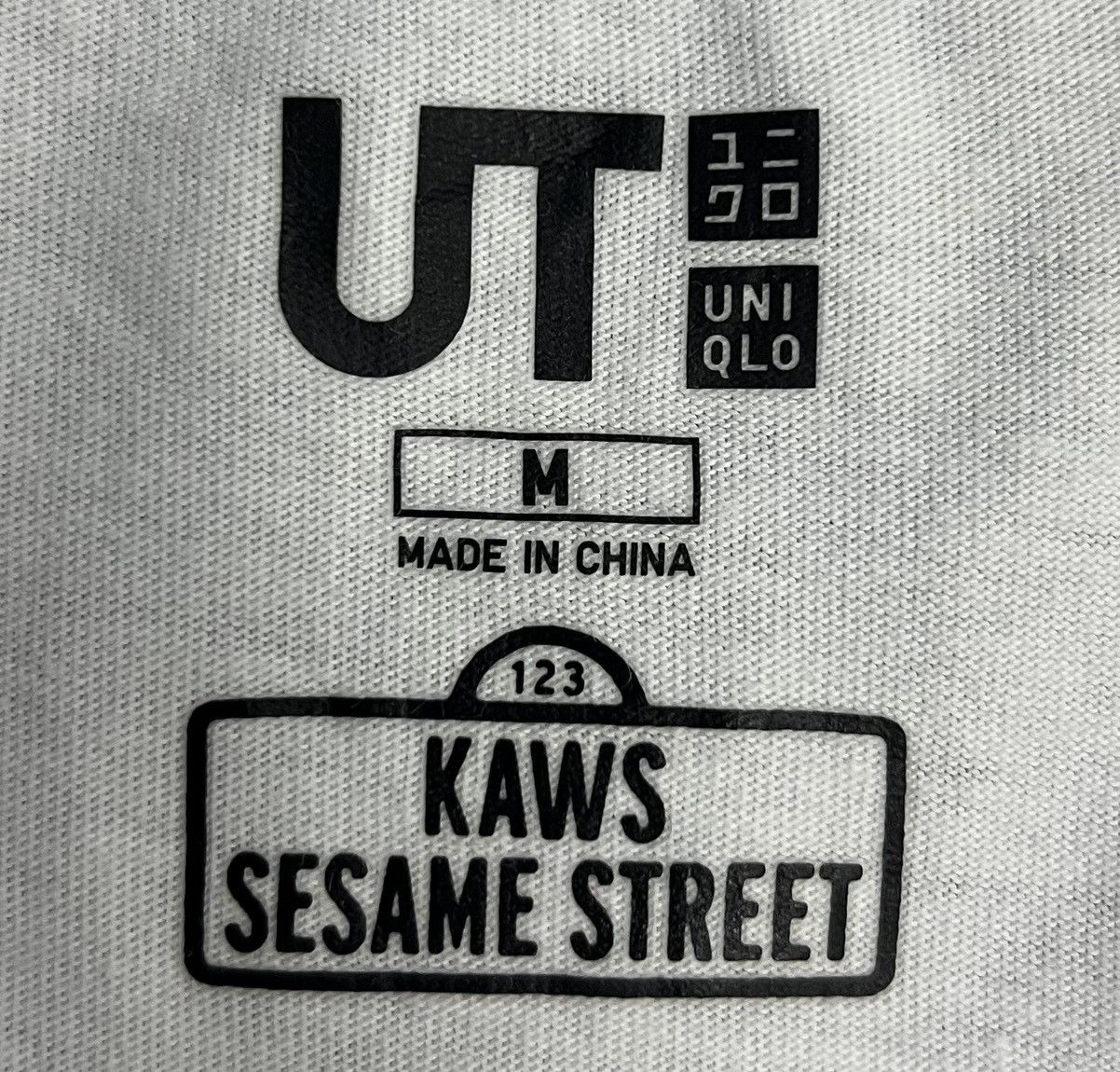 Kaws × Uniqlo UNIQLO KAWS SESAME STREET SHIRT Size US M / EU 48-50 / 2 - 9 Thumbnail