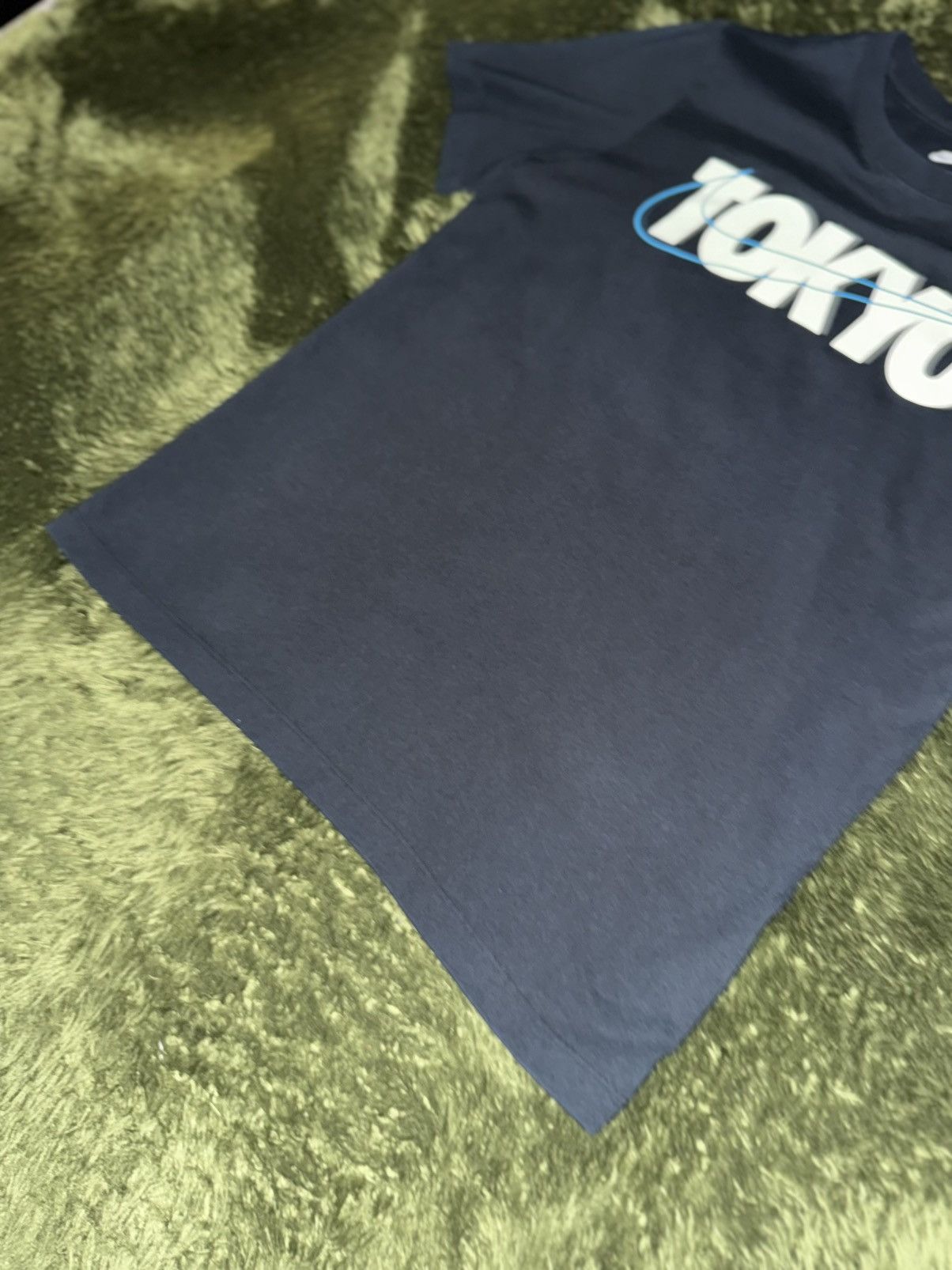 Nike [M] Nike Tokyo Textured Swoosh Logo T-Shirt Navy Size US M / EU 48-50 / 2 - 5 Thumbnail