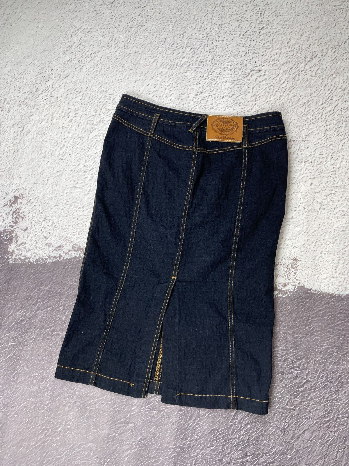 Dolce & Gabbana Dolce & Gabbana new vintage monogram midi denim skirt Size 28" / US 6 / IT 42 - 2 Thumbnail
