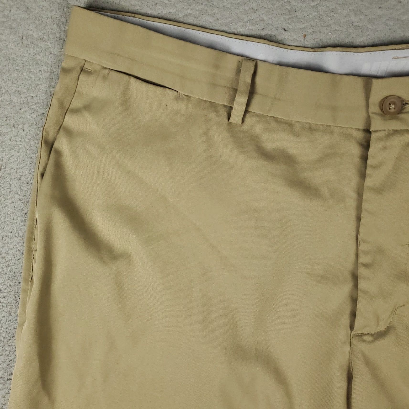 Nike Nike Shorts Mens 40 Beige Swoosh Golf Dri Fit Casual Flat Front Chino Size US 40 / EU 56 - 2 Thumbnail