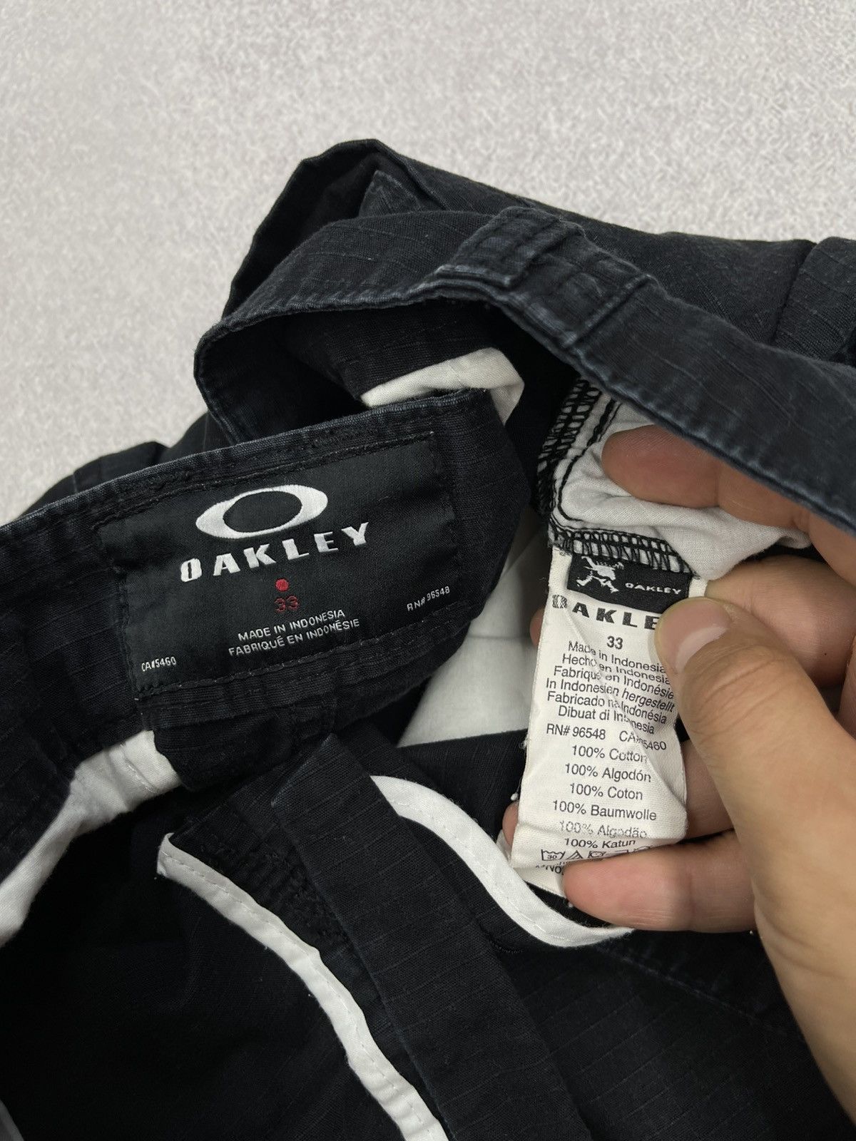 Oakley Vintage Oakley Cargo Shorts Black Y2K Skateboard Size US 33 - 9 Thumbnail