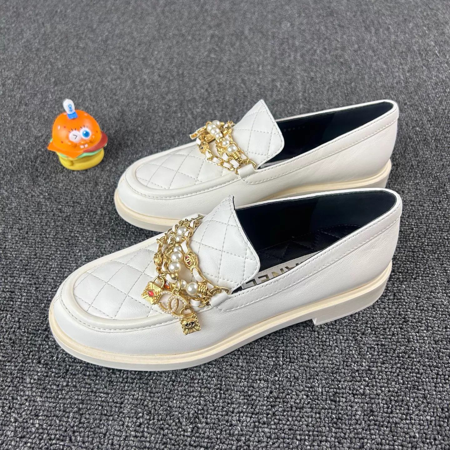 Chanel CHANEL White Pearl CC Lock Chain Loafer 36.5 Size US 6 / IT 36 - 1 Thumbnail