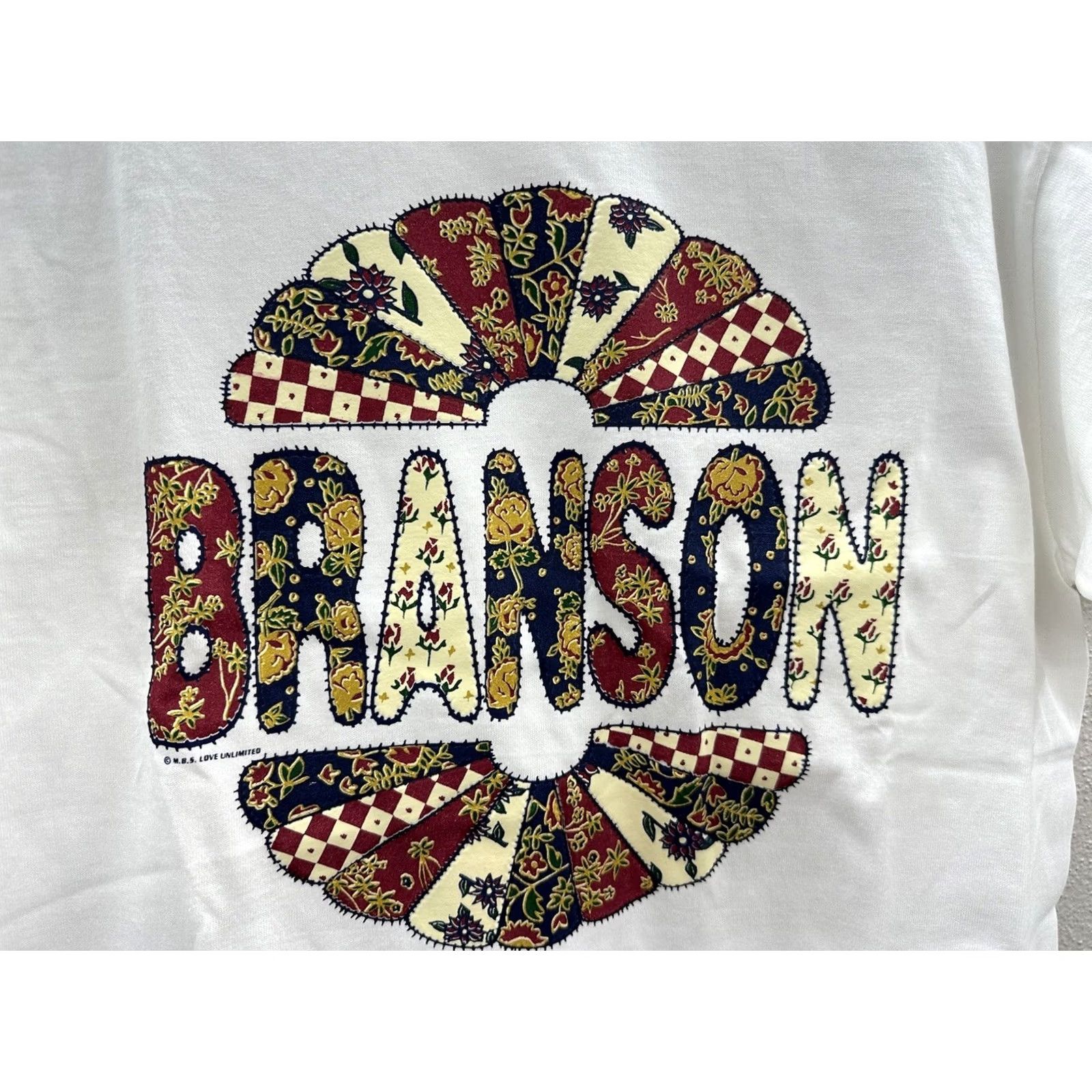 Fruit Of The Loom Fruit of the Loom T-Shirt Shirt Medium White Tourist Branson Short Sleeve Womens Regular Crew Neck Casual Logo Size M / US 6-8 / IT 42-44 - 3 Thumbnail