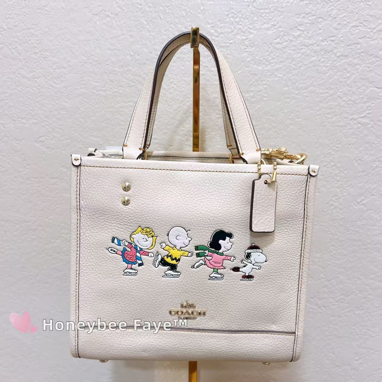 Peanuts Dempsey Tote 22 With Snoopy And Friends Motif CE850