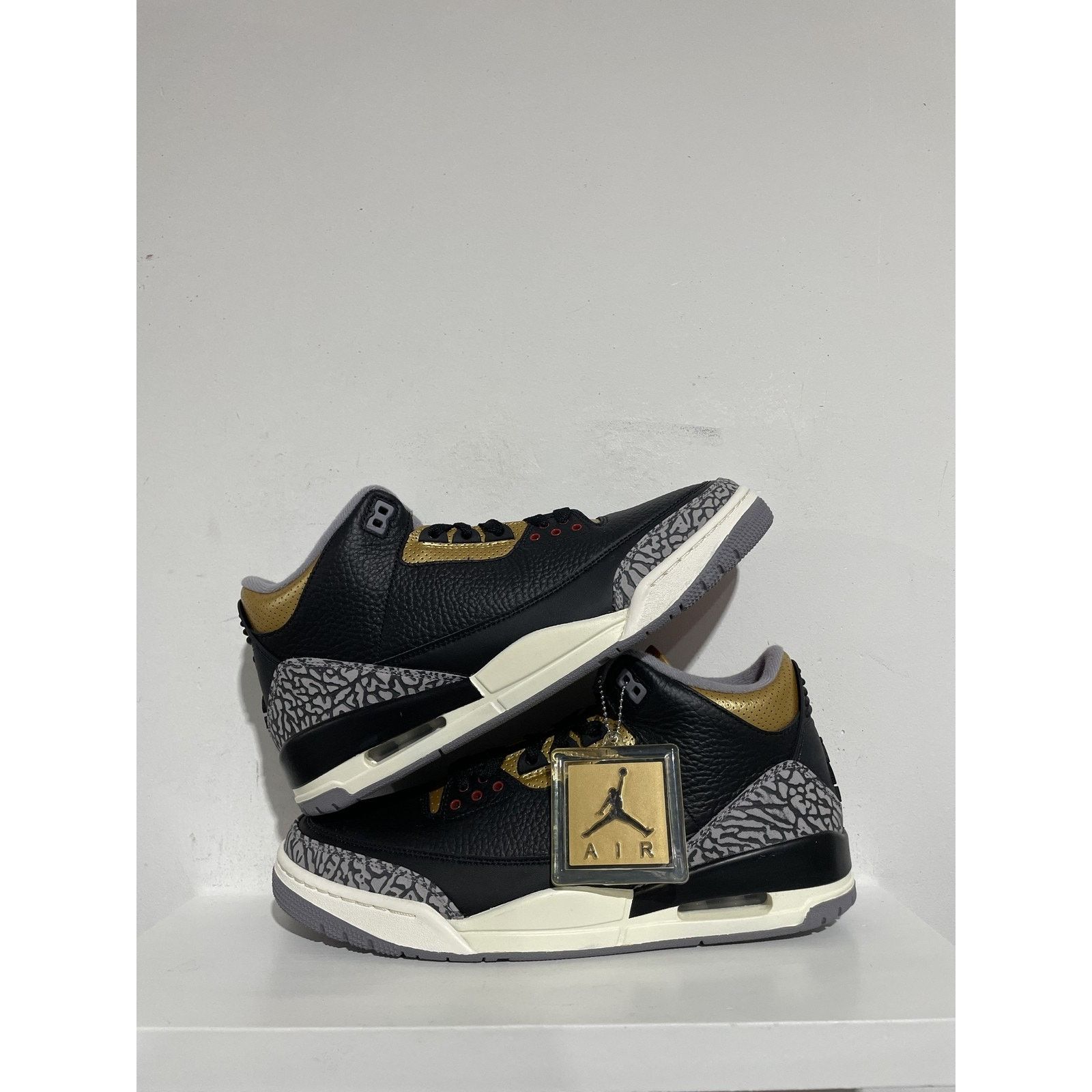 JORDAN 3 RETRO BLACK CEMENT GOLD SIZE 10.5 (12W) NEW