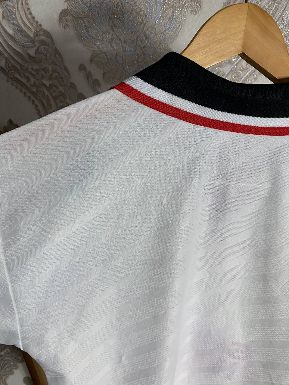 Umbro VERY RARE UMBRO FC MANCHESTER UNITED ENGLAND SOCCER JERSEY Size US XS / EU 42 / 0 - 9 Thumbnail