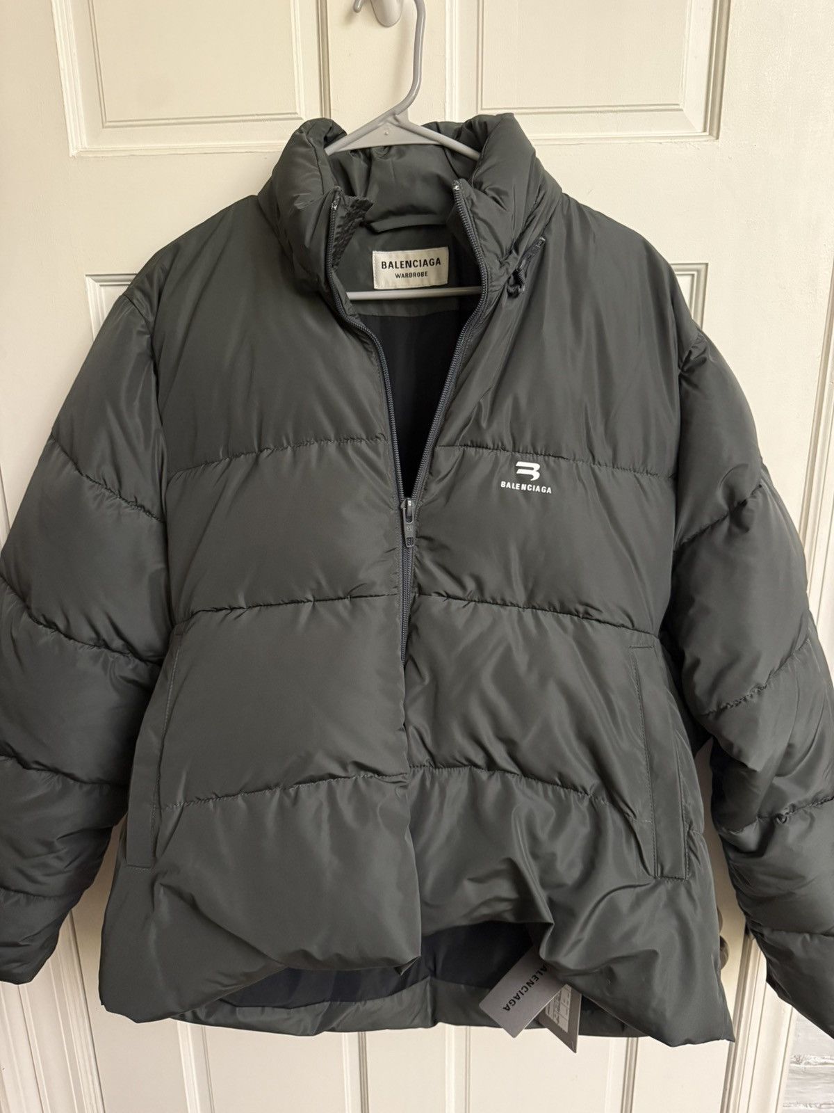 Balenciaga Balenciaga Sporty B puffer size large Size US L / EU 52-54 / 3 - 1 Thumbnail