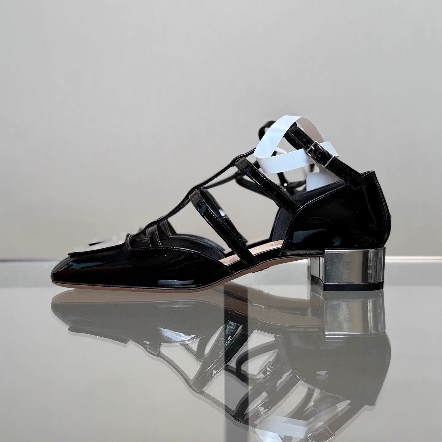 Dior DIOR black patent leather Roman sandals 36 new unused Size US 5 / IT 35 - 5 Thumbnail