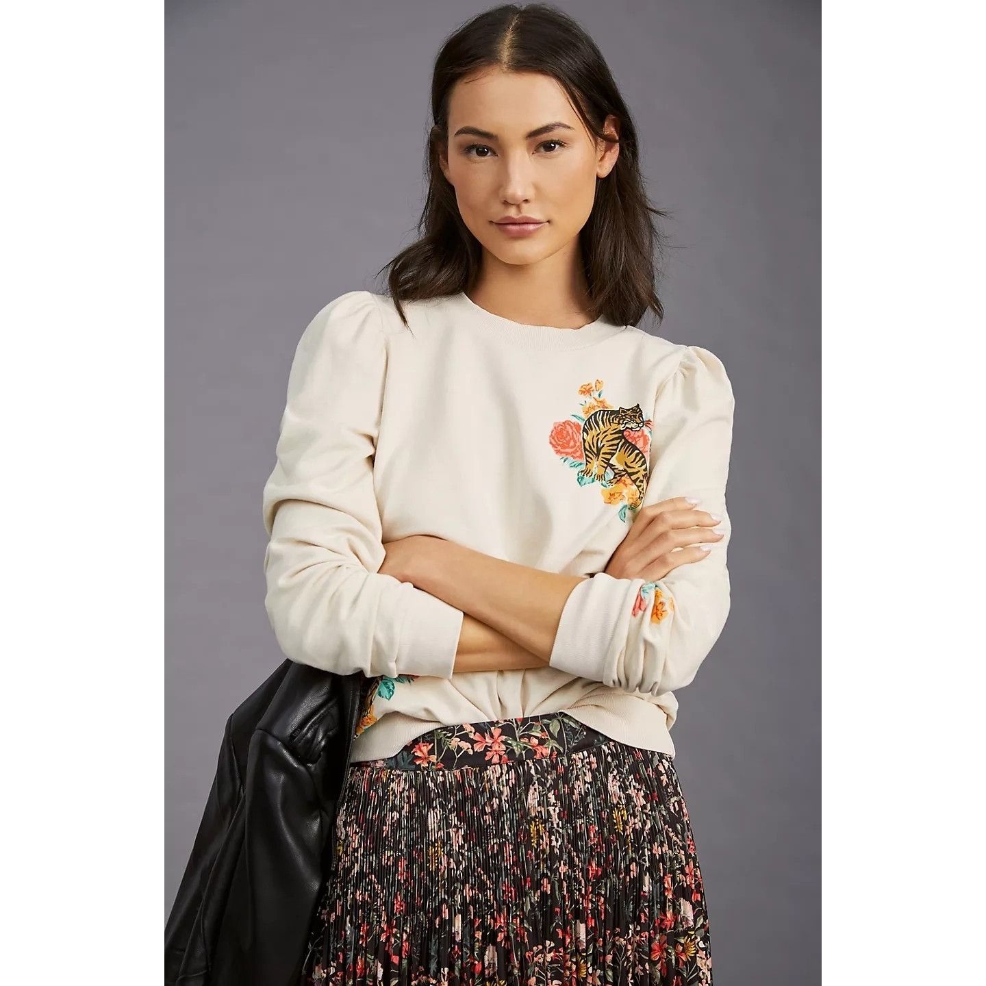 Anthropologie Tiger Print Cream Sweatshirt With Ruffle Shoulder Detail Size XS / US 0-2 / IT 36-38 - 5 Thumbnail