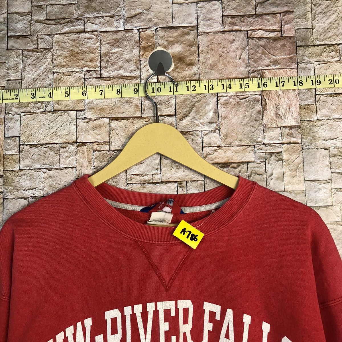 Champion Champion Uw-Riverfalls University Wisconsin Sweatshirt #A786 Size US XL / EU 56 / 4 - 4 Thumbnail