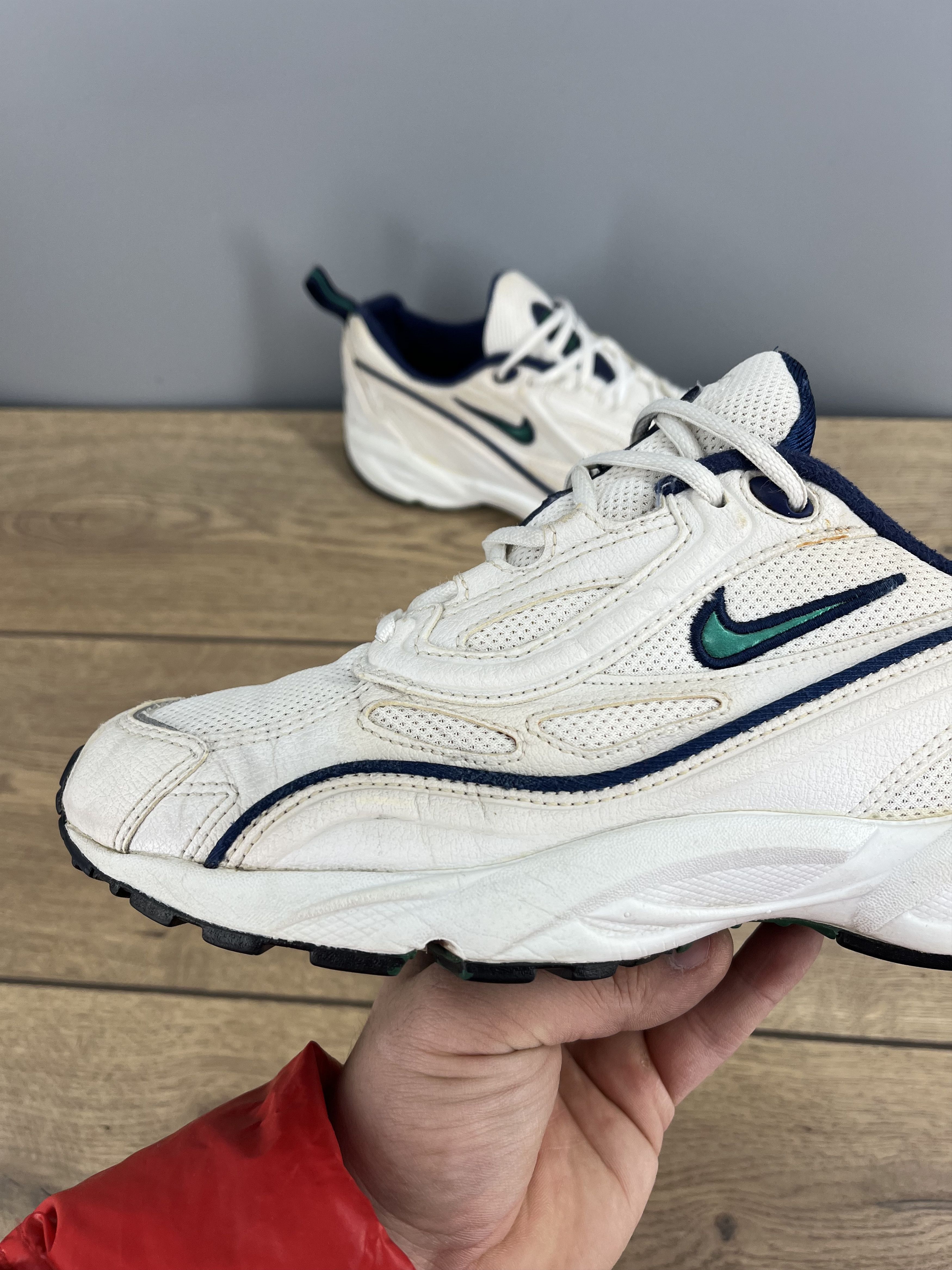 Nike Vintage Nike Air Sneakers US 9.5 EU 41 Retro 90s White Size US 9.5 / IT 39.5 - 9 Thumbnail