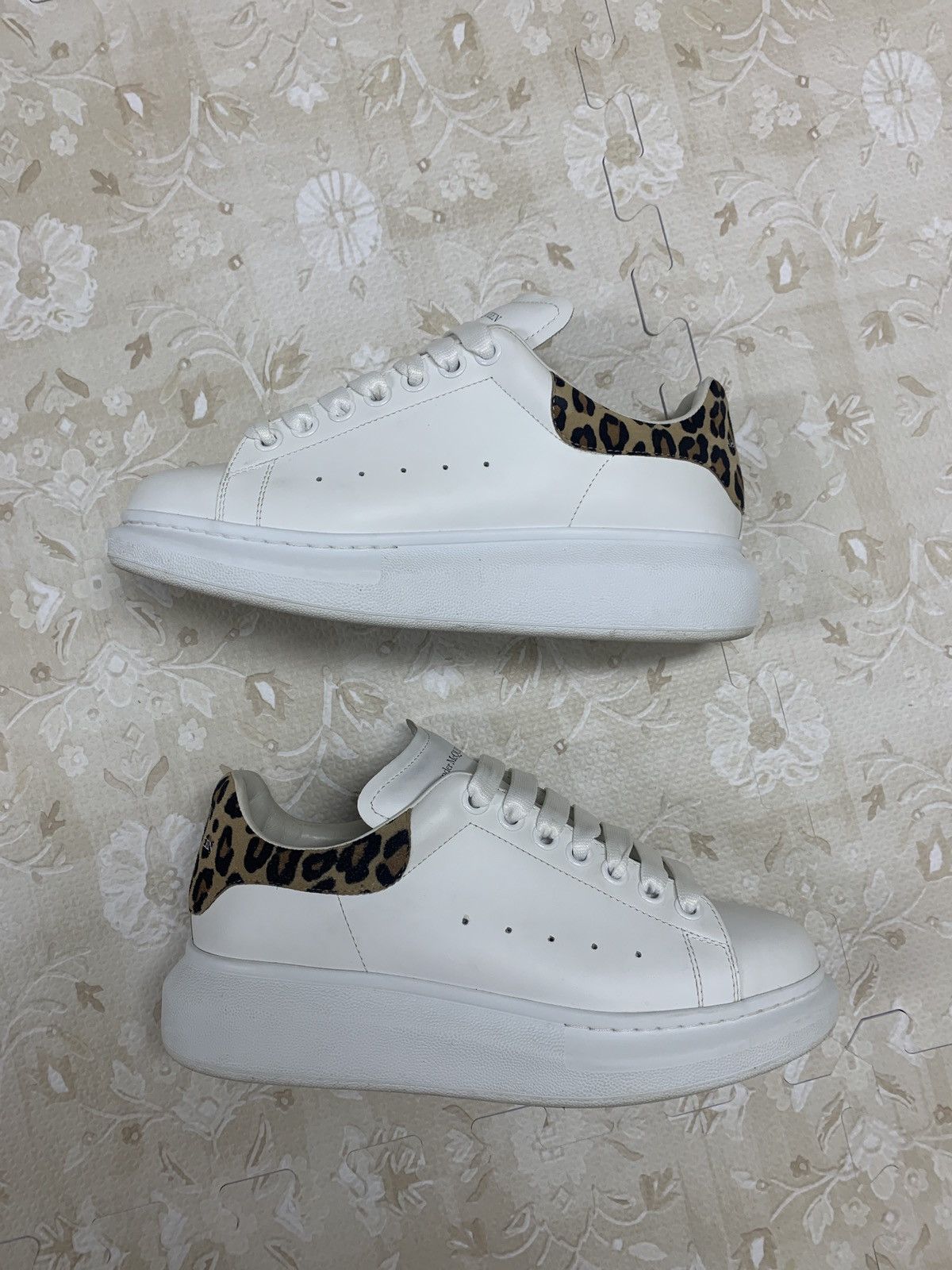 Alexander McQueen Alexander McQueen Oversized Sneakers White Leopard Size US 9 / IT 39 - 8 Thumbnail