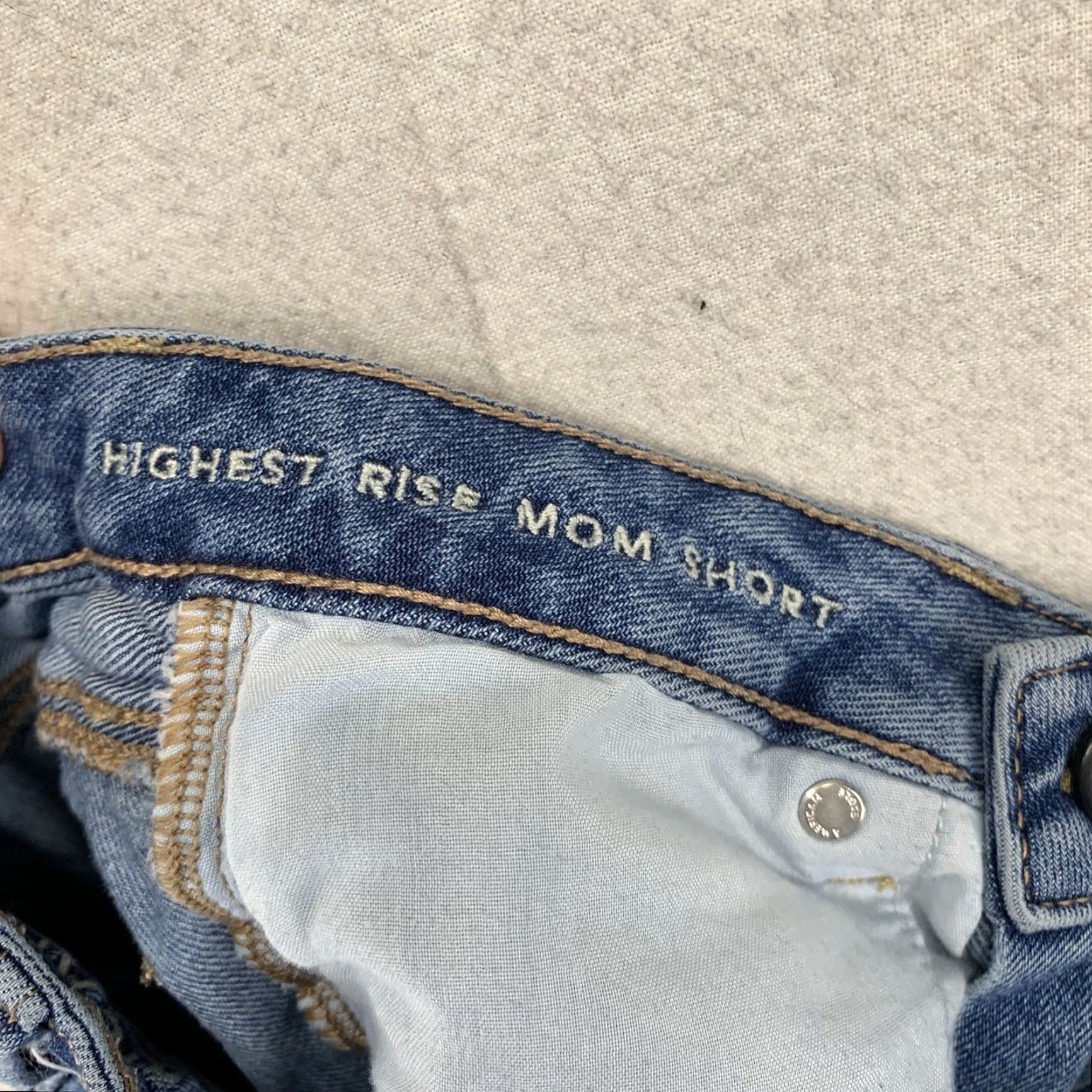 American Eagle Outfitters American Eagle Outfitters Bottoms Mom Short 00 Size 26 Inseam 2 Denim Blue Stretch Classic 90s Daisy Logo Zipper Button Vintage Size 24" / US 00 / IT 34 - 3 Thumbnail