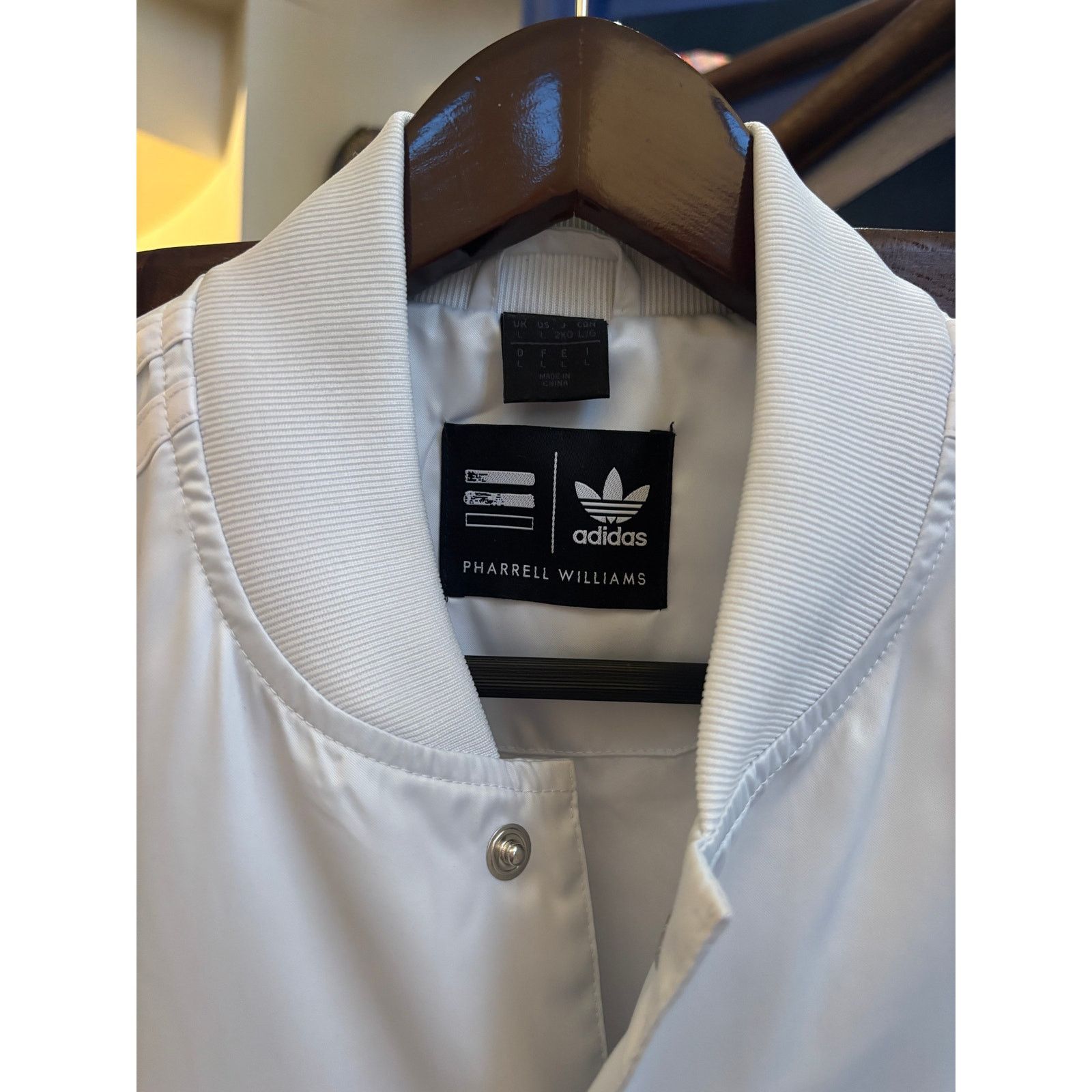 Adidas Adidas x Pharrell Williams White Snap Button Jacket Size L Size US L / EU 52-54 / 3 - 2 Thumbnail