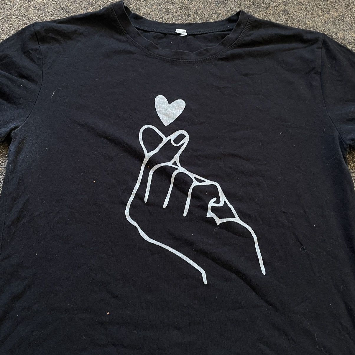 Vintage Vintage Y2K Graphic Tee Hand Heart Love Peace Black Grail S Size US S / EU 44-46 / 1 - 3 Thumbnail