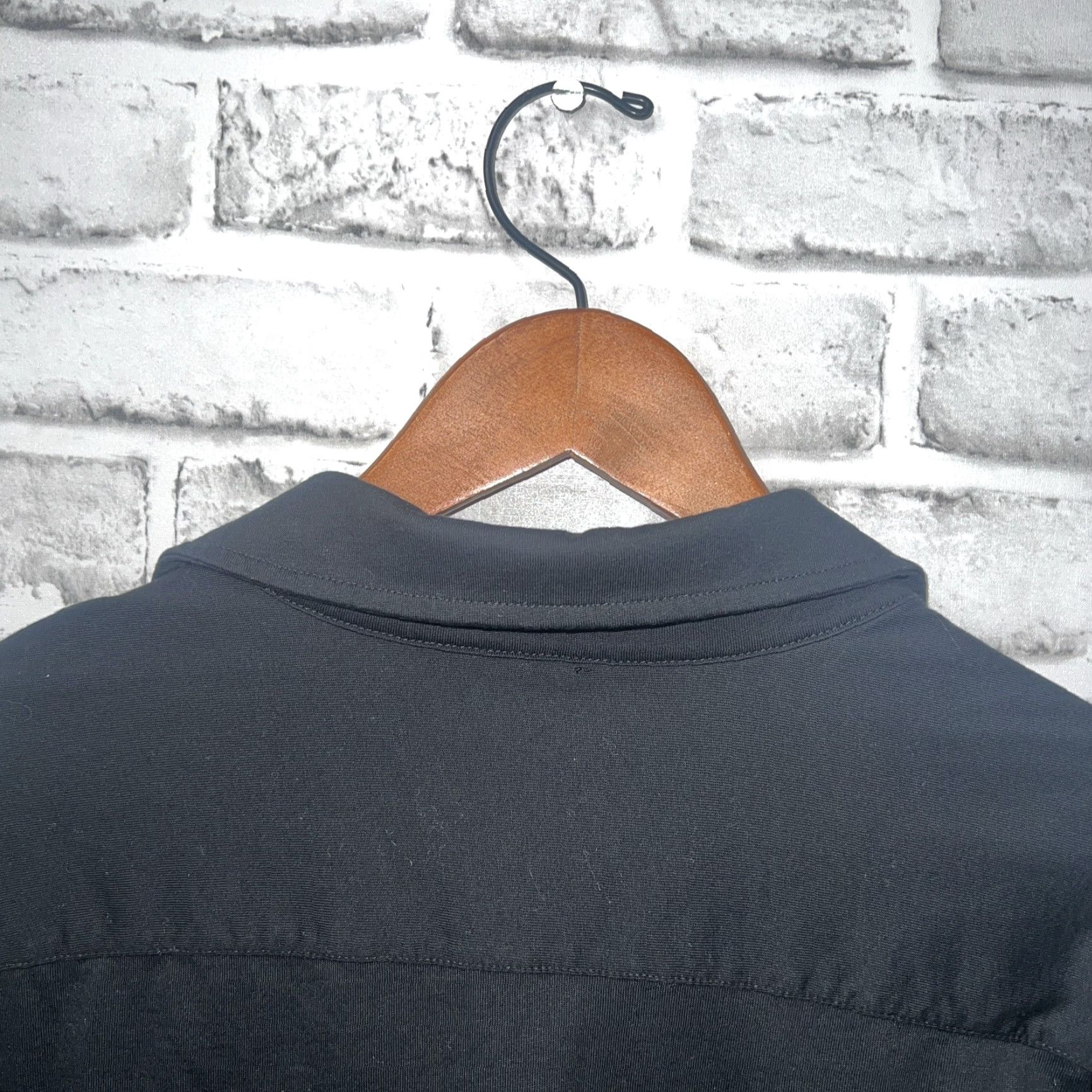 UNTUCKit Untuckit Black Men's XL Button-Up Shirt User: Untuckit Black Men's XL Button-Up Shirt Size US XL / EU 56 / 4 - 5 Thumbnail