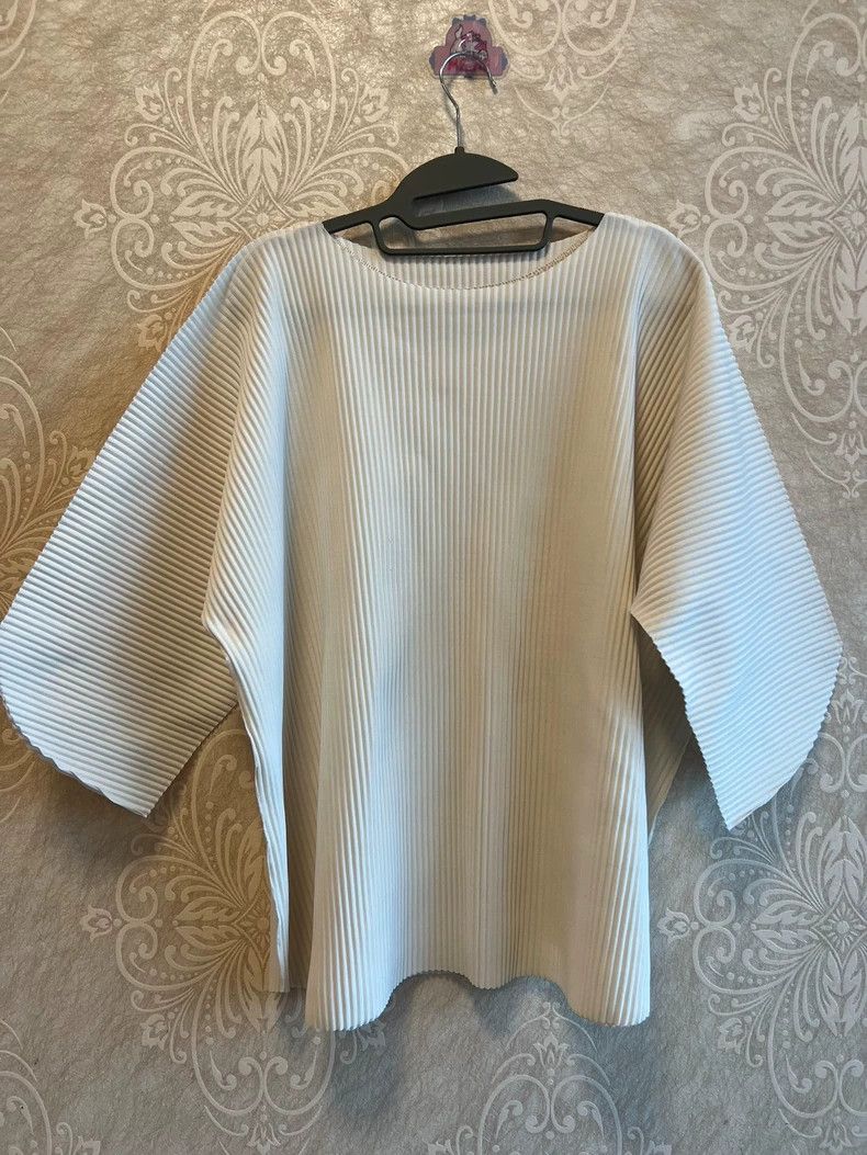 Issey Miyake Issey Miyake size:one size Off-white pleated long-sleeved Size XS / US 0-2 / IT 36-38 - 1 Thumbnail