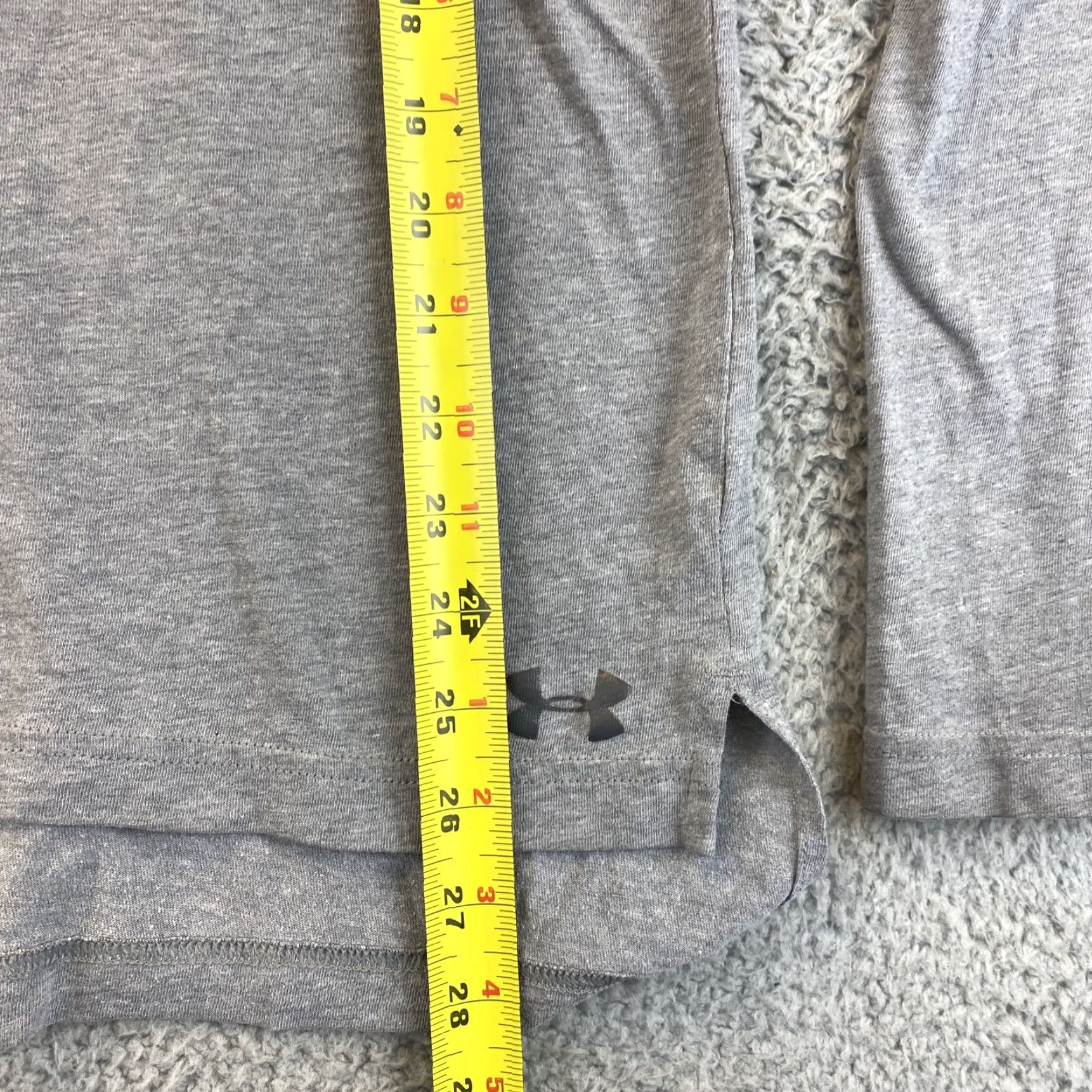 Under Armour Under Armour Shirt Mens Medium Gray Long Sleeve Crew Neck Tshirt 54-11 Size US M / EU 48-50 / 2 - 6 Thumbnail