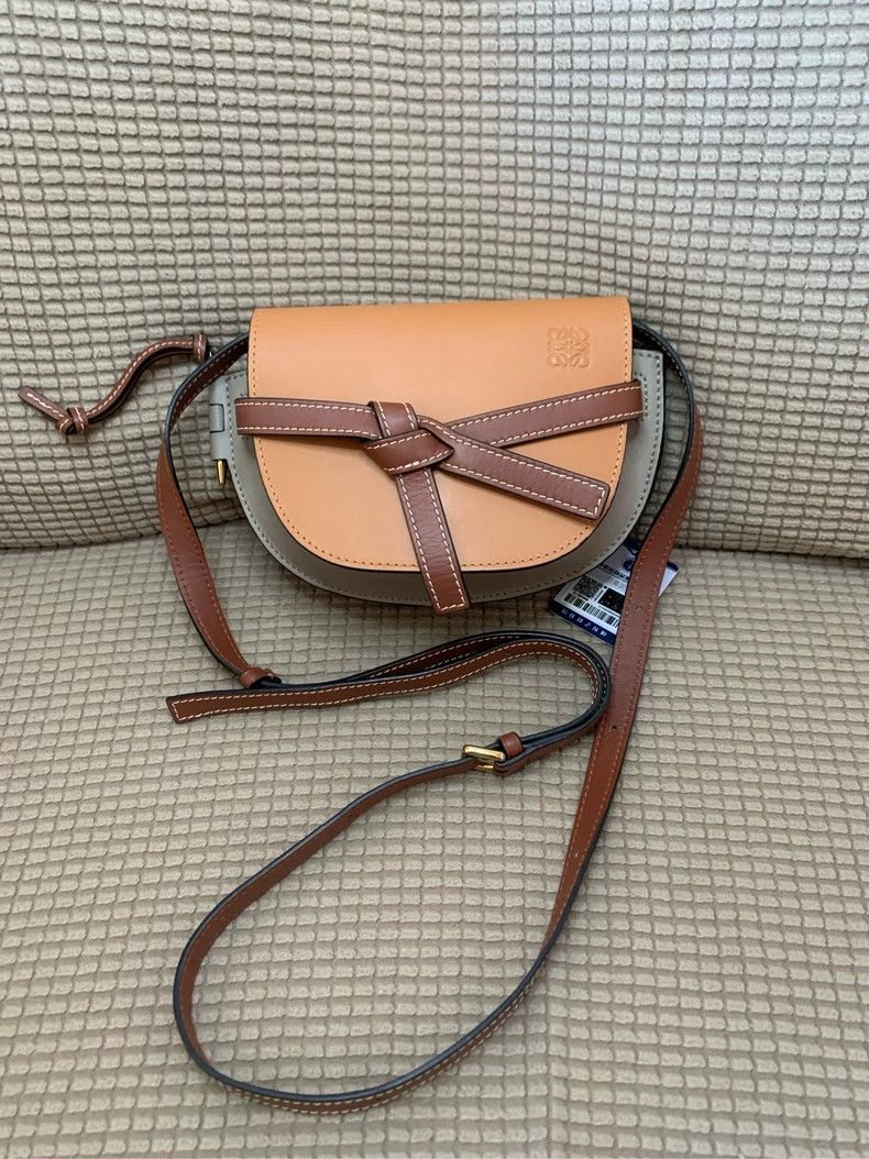 Loewe loewe Color-blocked saddle bag 2503-Nextarrow Size ONE SIZE - 1 Thumbnail
