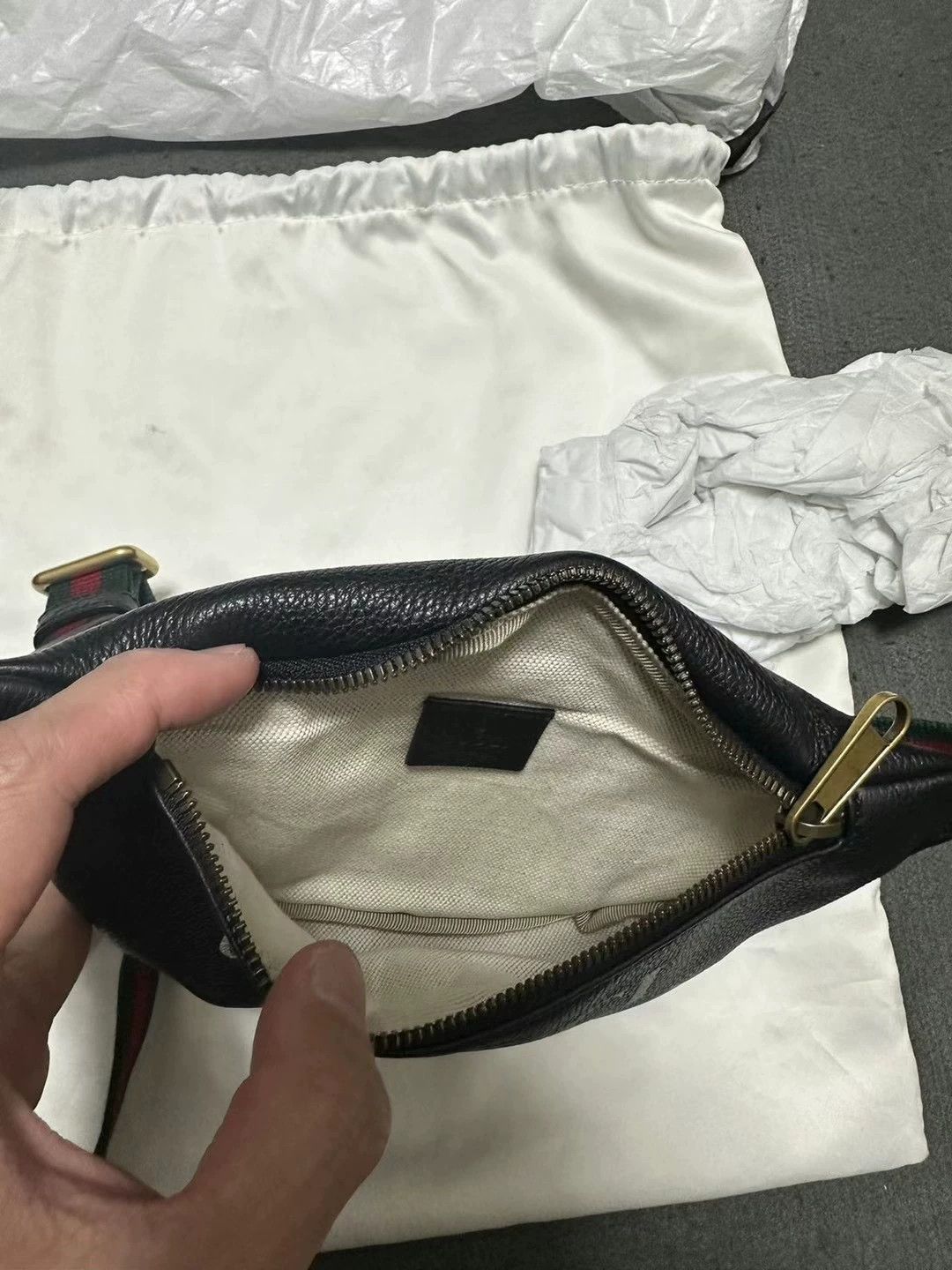 Gucci Gucci Leather Logo Mini Cute Bumbag Size ONE SIZE - 4 Thumbnail