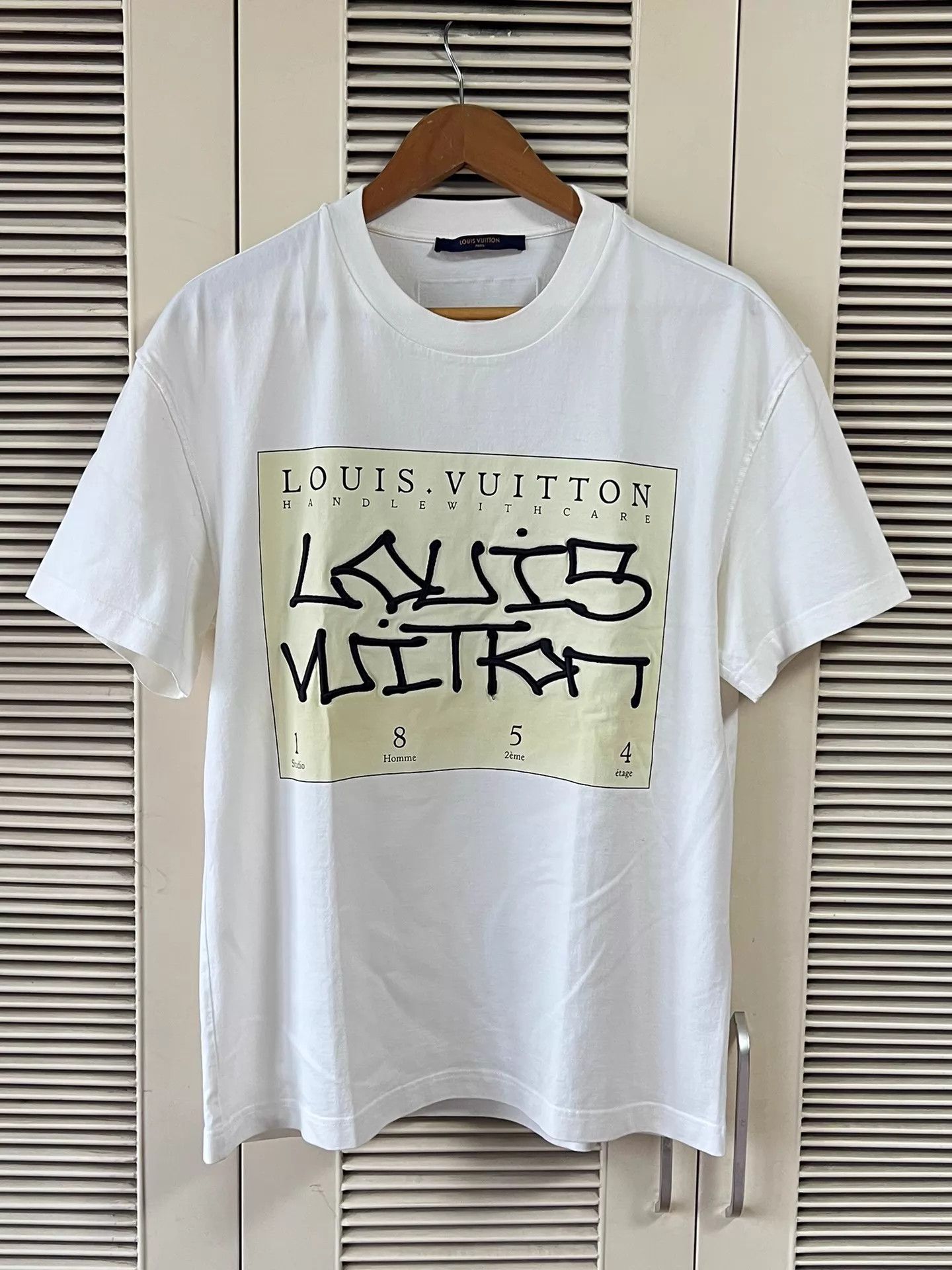 Louis Vuitton Men's LV White Print Short Sleeve Tee S Size US S / EU 44-46 / 1 - 1 Thumbnail