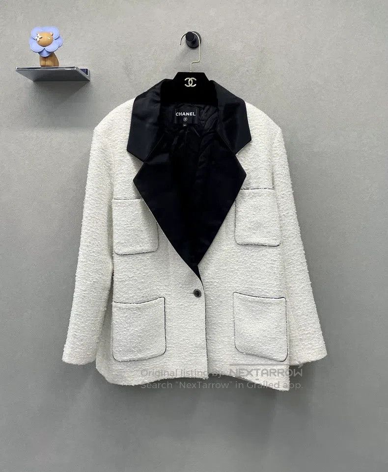 Chanel Chanel Off-white coat Size M / US 6-8 / IT 42-44 - 1 Thumbnail
