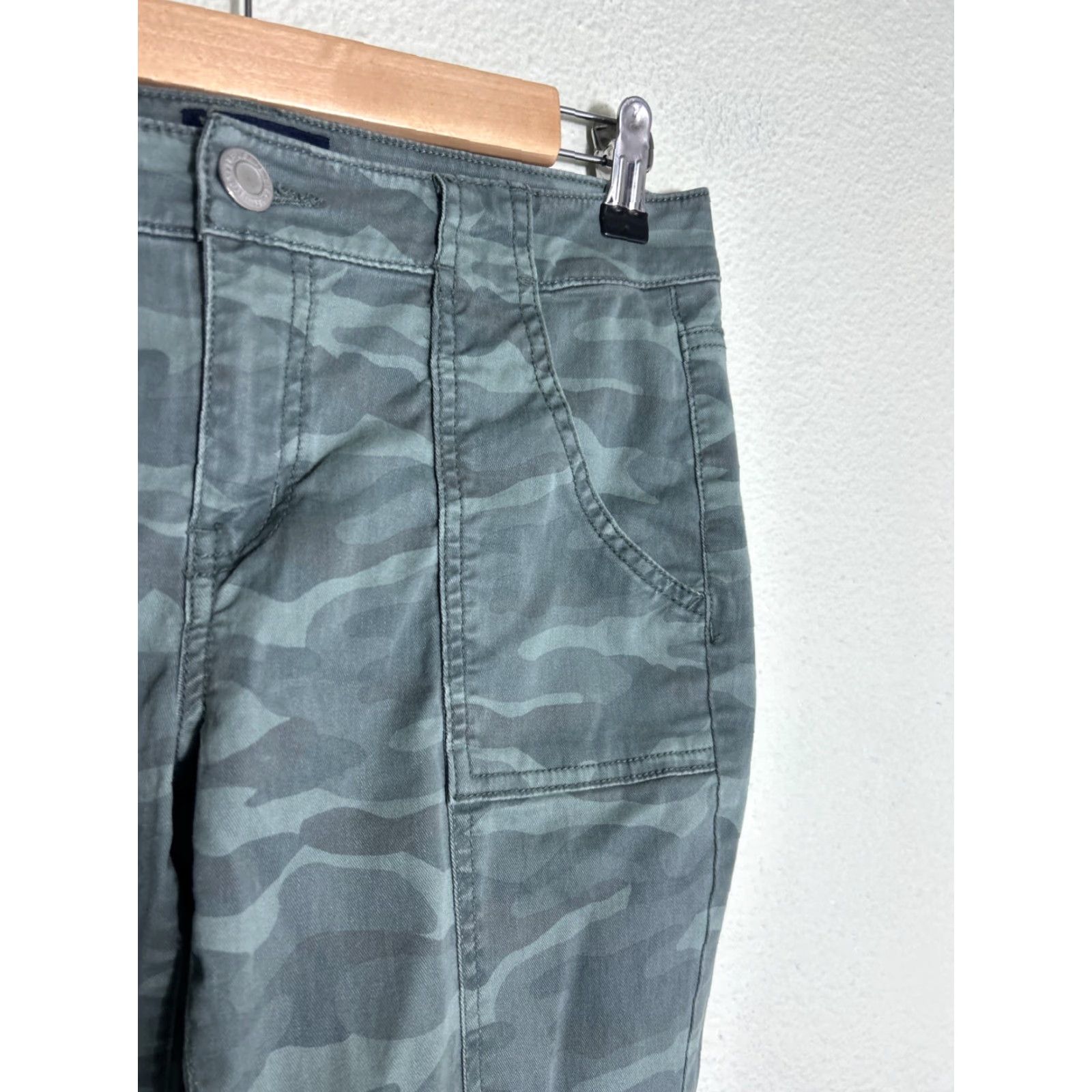 American Eagle Outfitters American Eagle Stretch Skinny Camo Pants Women’s Size 4 Measured 28x29 Size 27" / US 4 / IT 40 - 5 Thumbnail