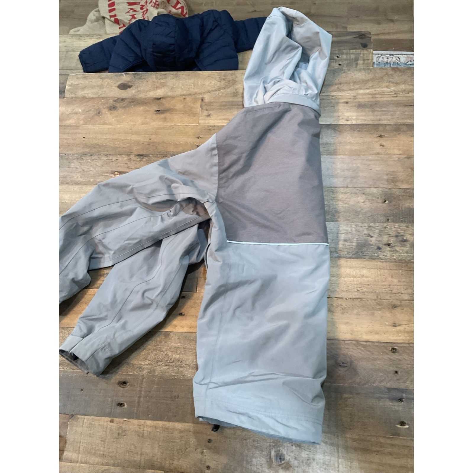 New Balance New Balance 2-Tone Gray Waterproof Rain Jacket XS – Hooded, Size US XS / EU 42 / 0 - 6 Thumbnail