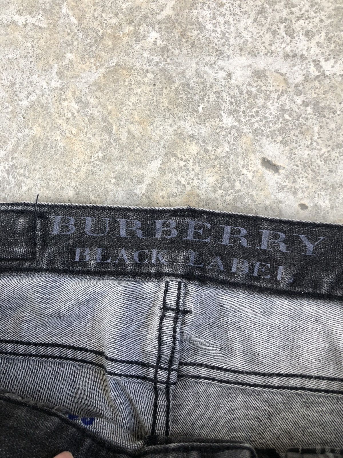 Black Label Burberry Slim Fit Distressed Jeans Size US 33 - 20 Thumbnail