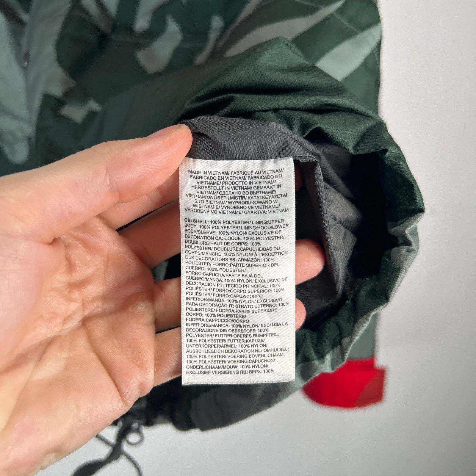 Kaws × The North Face Kaws x The North Face Retro 1986 Mountain Jacket Green Size US L / EU 52-54 / 3 - 6 Thumbnail
