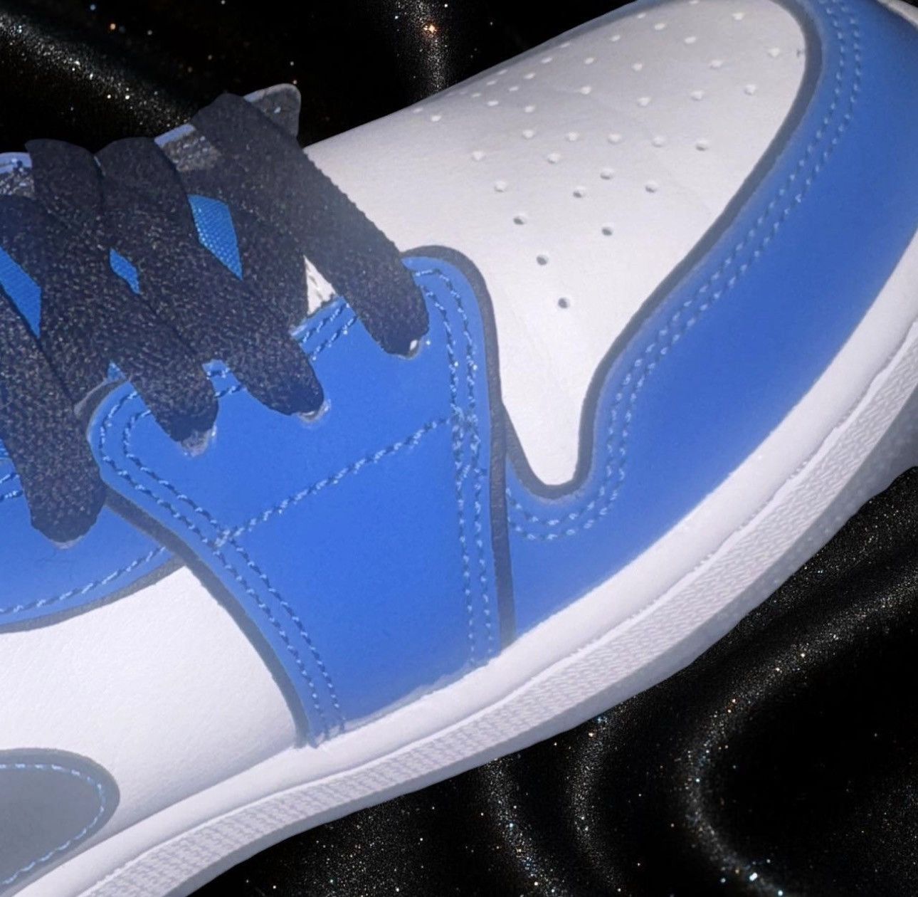 Jordan Brand Air Jordan 1 Mid SE ‘Signal Blue’ Size US 7.5 / EU 40-41 - 5 Thumbnail