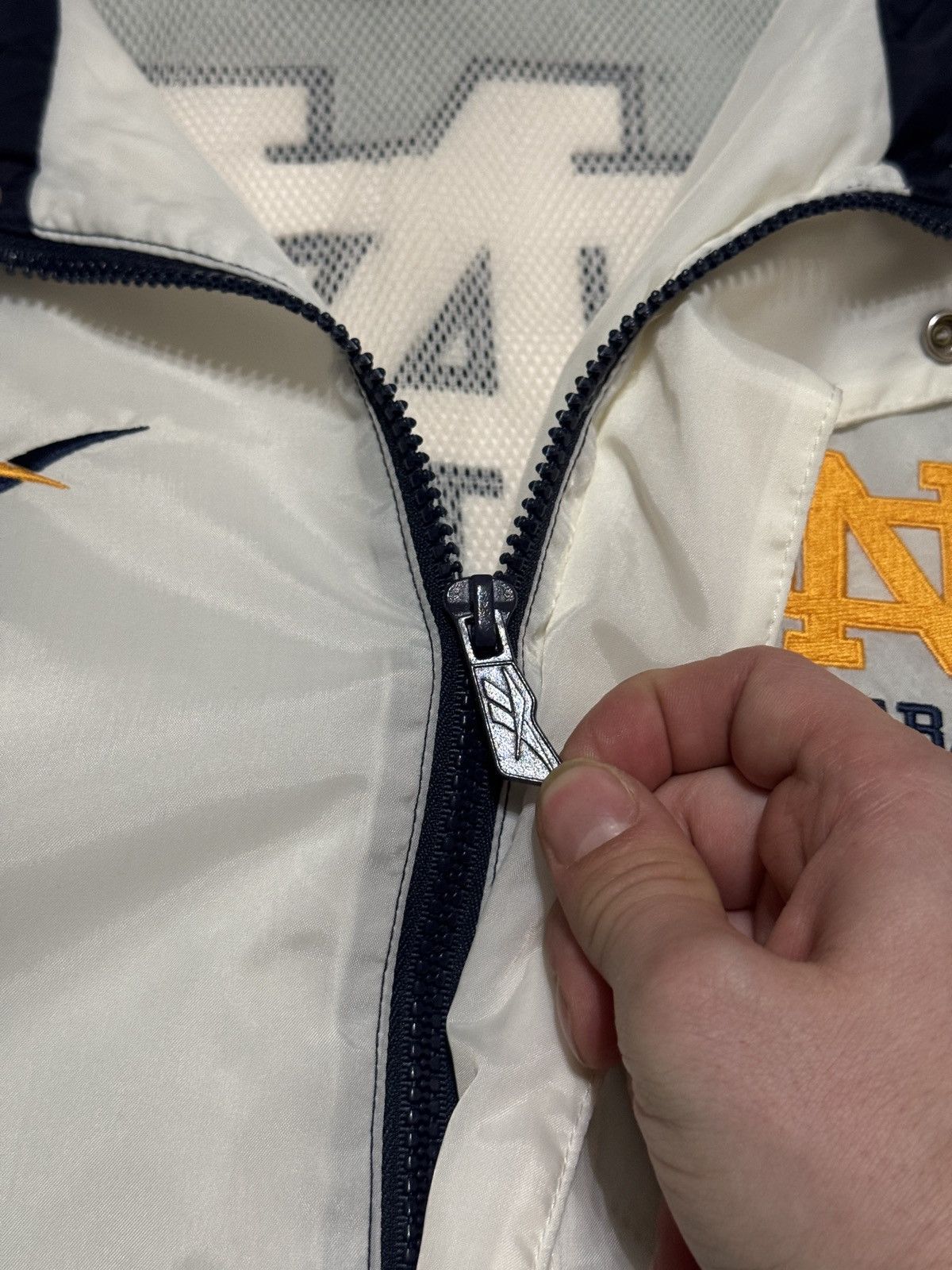 Reebok Notre Dame Football Vintage Reebok Small 23x26 Windbreaker Size US S / EU 44-46 / 1 - 6 Thumbnail