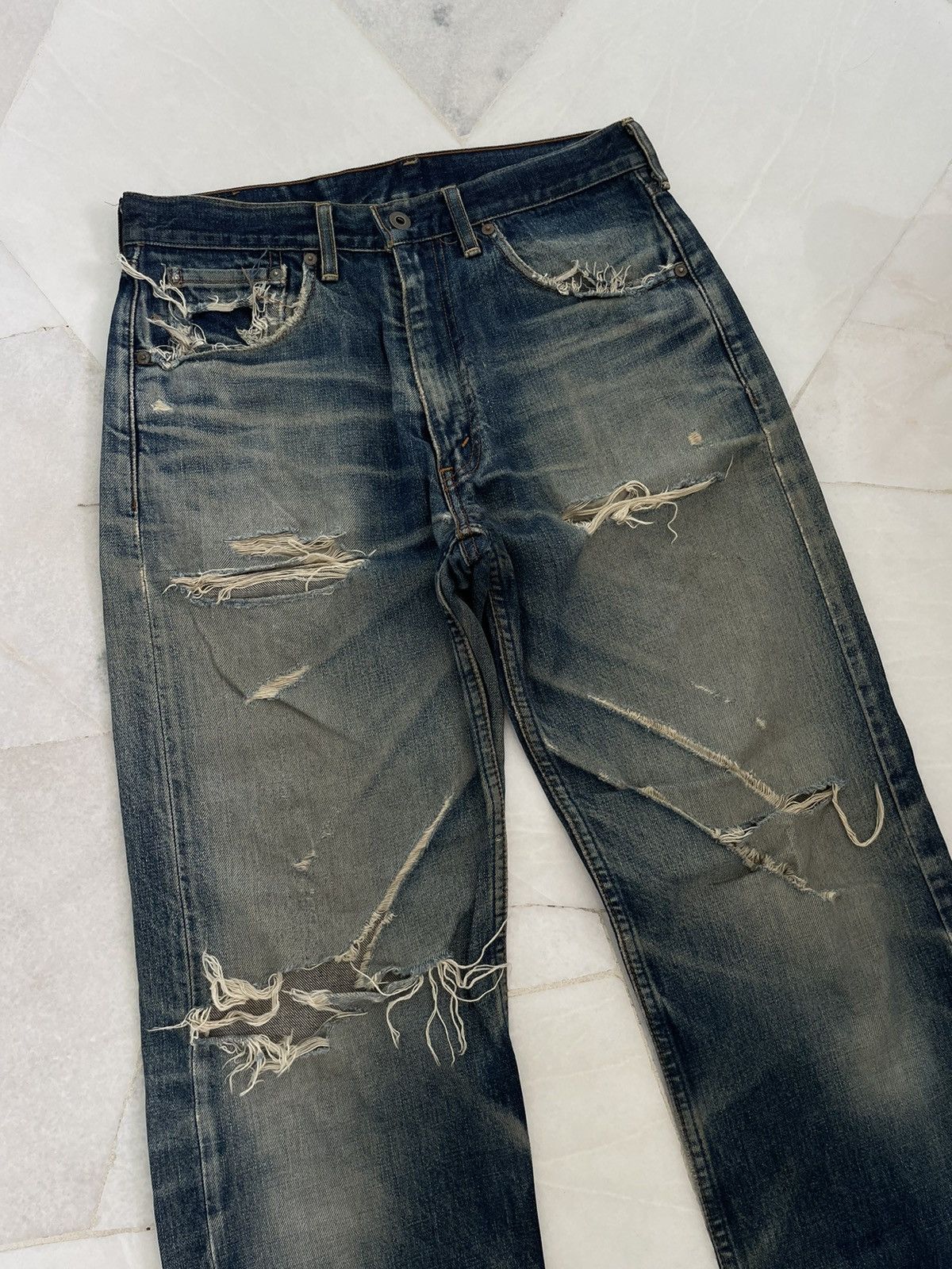 Levi's × Vintage VINTAGE 90s LEVIS THRASHED & DISTRESSED JEANS Size US 31 - 7 Thumbnail
