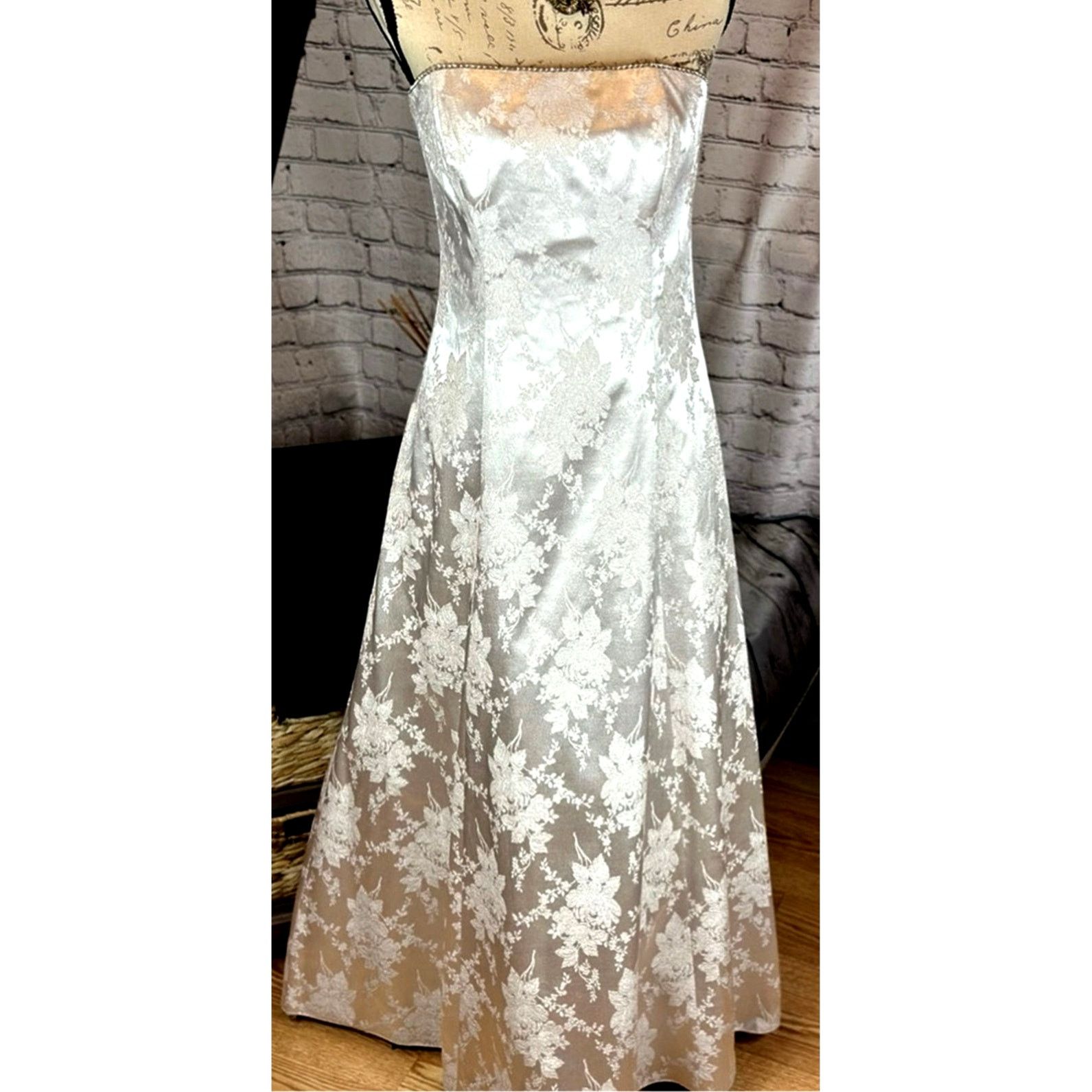 Other Jump Apparel Co Wendye Chaitin White Gown 9/10 Jr 8 Women’s Size M / US 6-8 / IT 42-44 - 4 Thumbnail