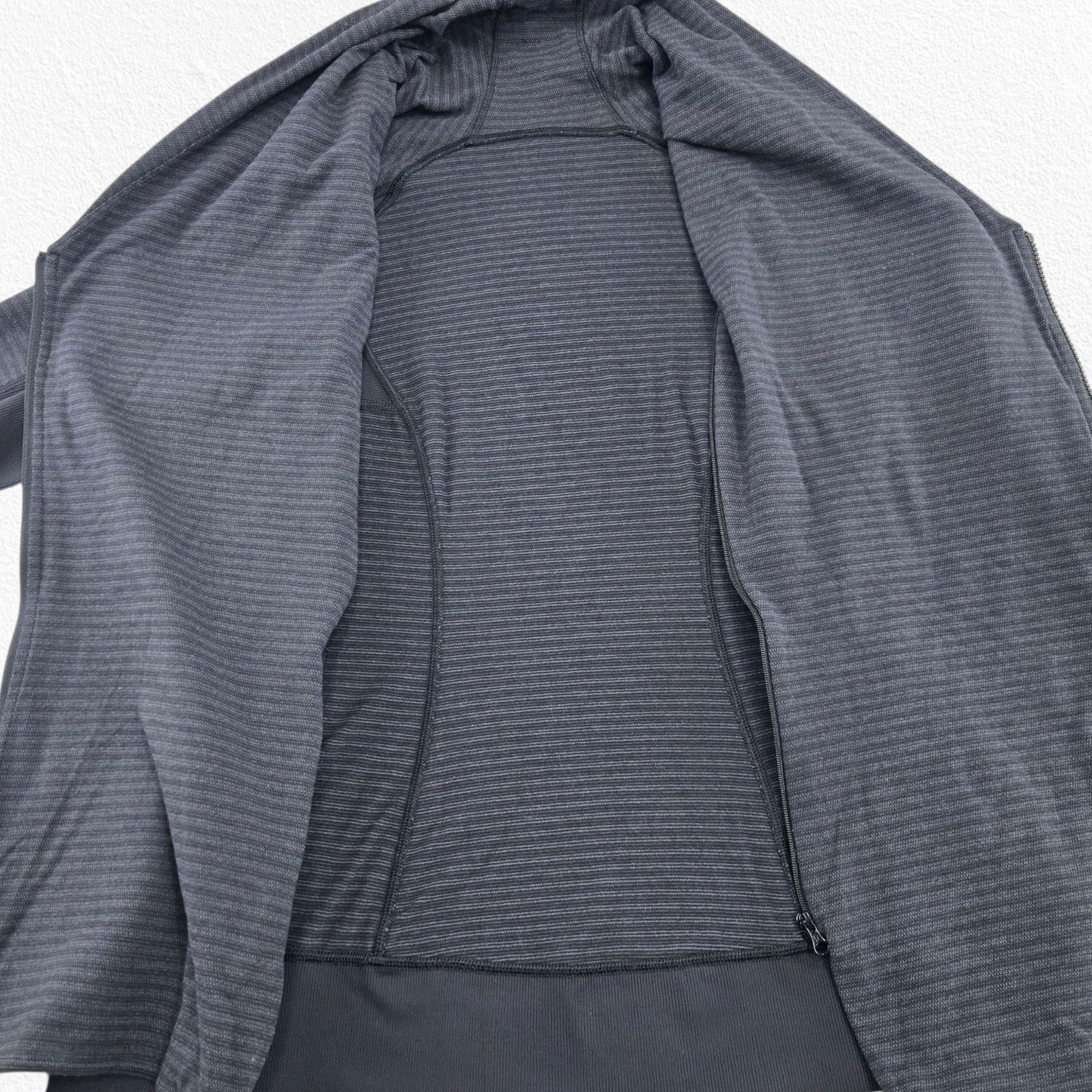 Lululemon Lululemon Gray Microstripe Scuba Funnel Neck Jacket Size 6 Size M / US 6-8 / IT 42-44 - 7 Thumbnail